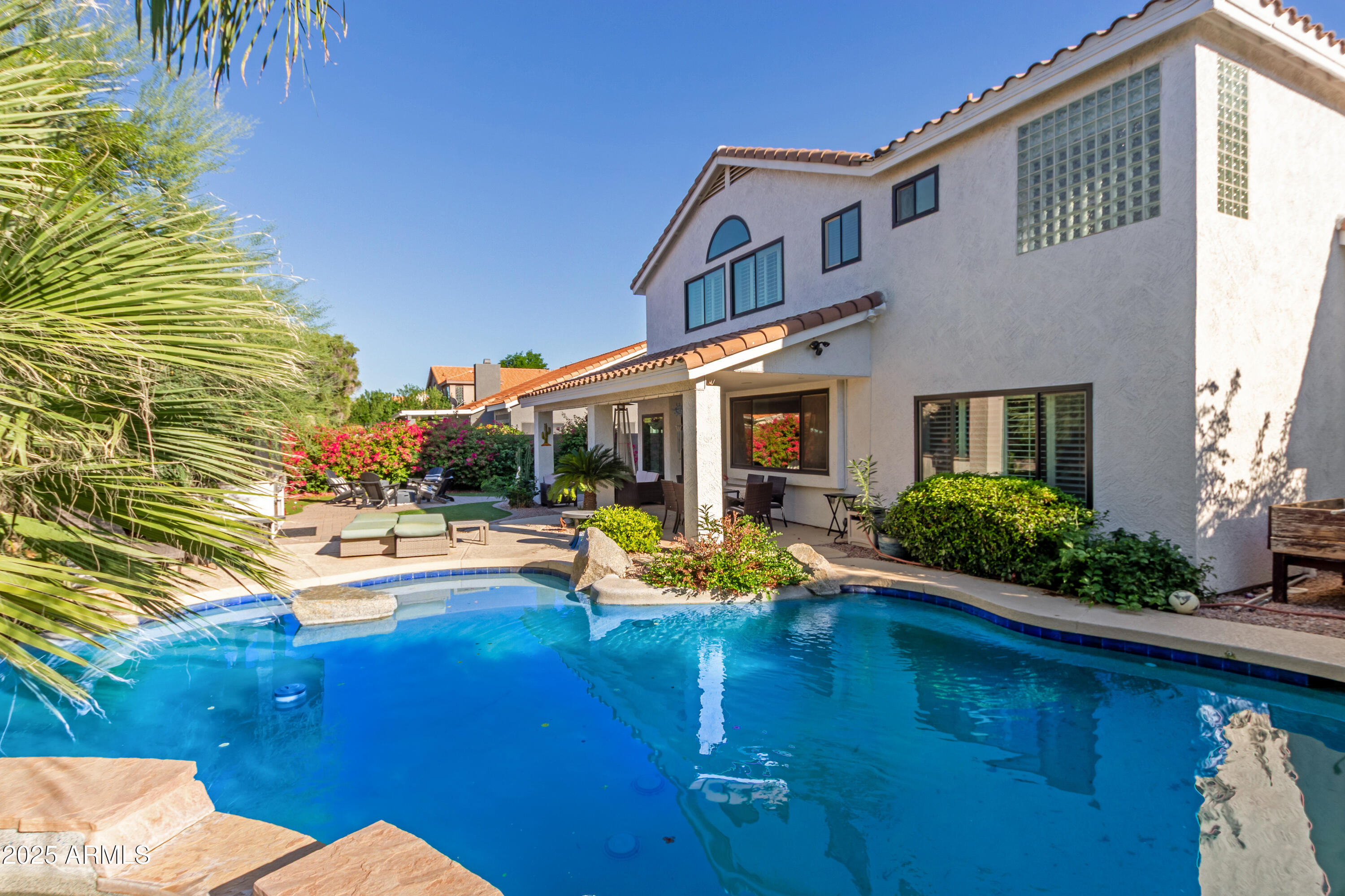 5916 E SANDRA Terrace