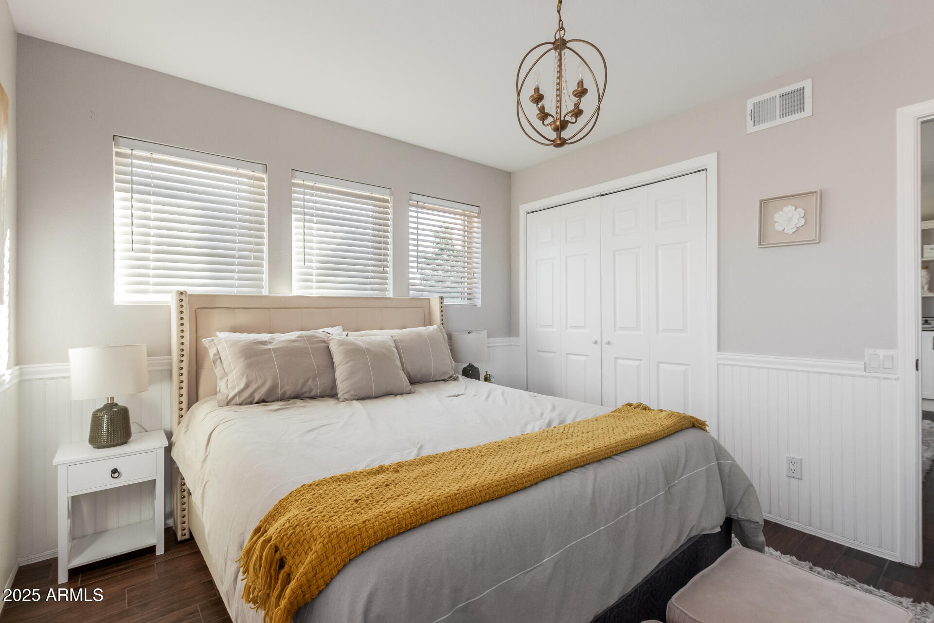 5916 E SANDRA Terrace