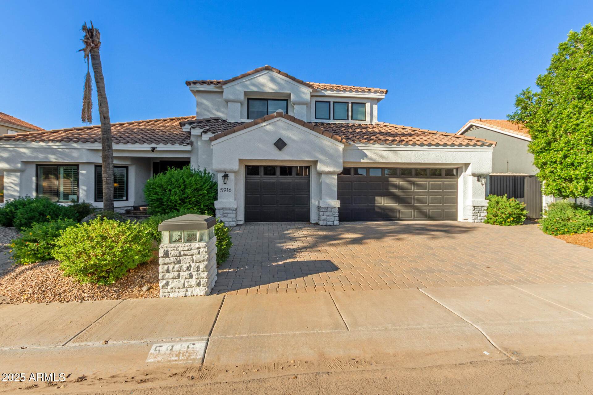 5916 E SANDRA Terrace