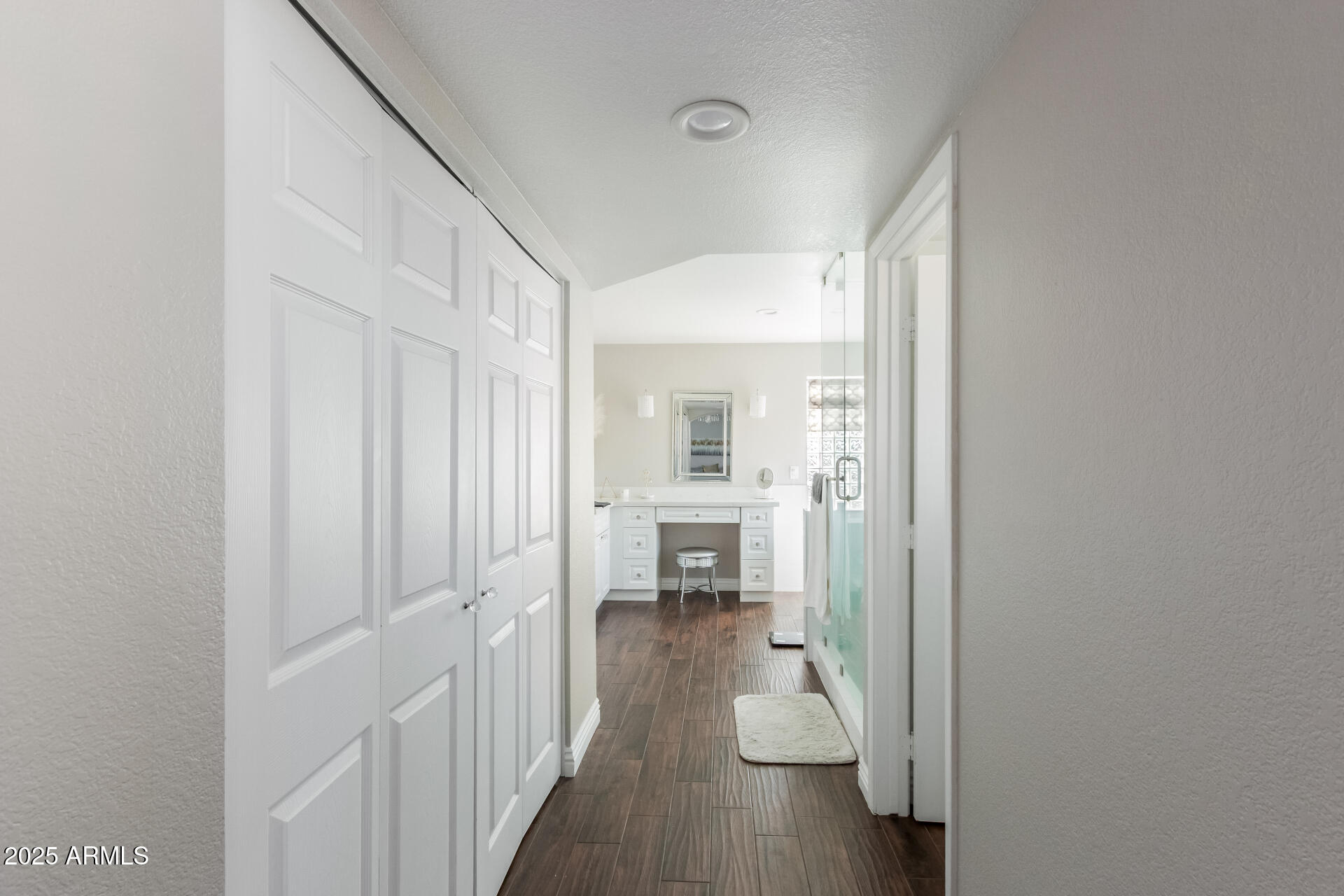 5916 E SANDRA Terrace