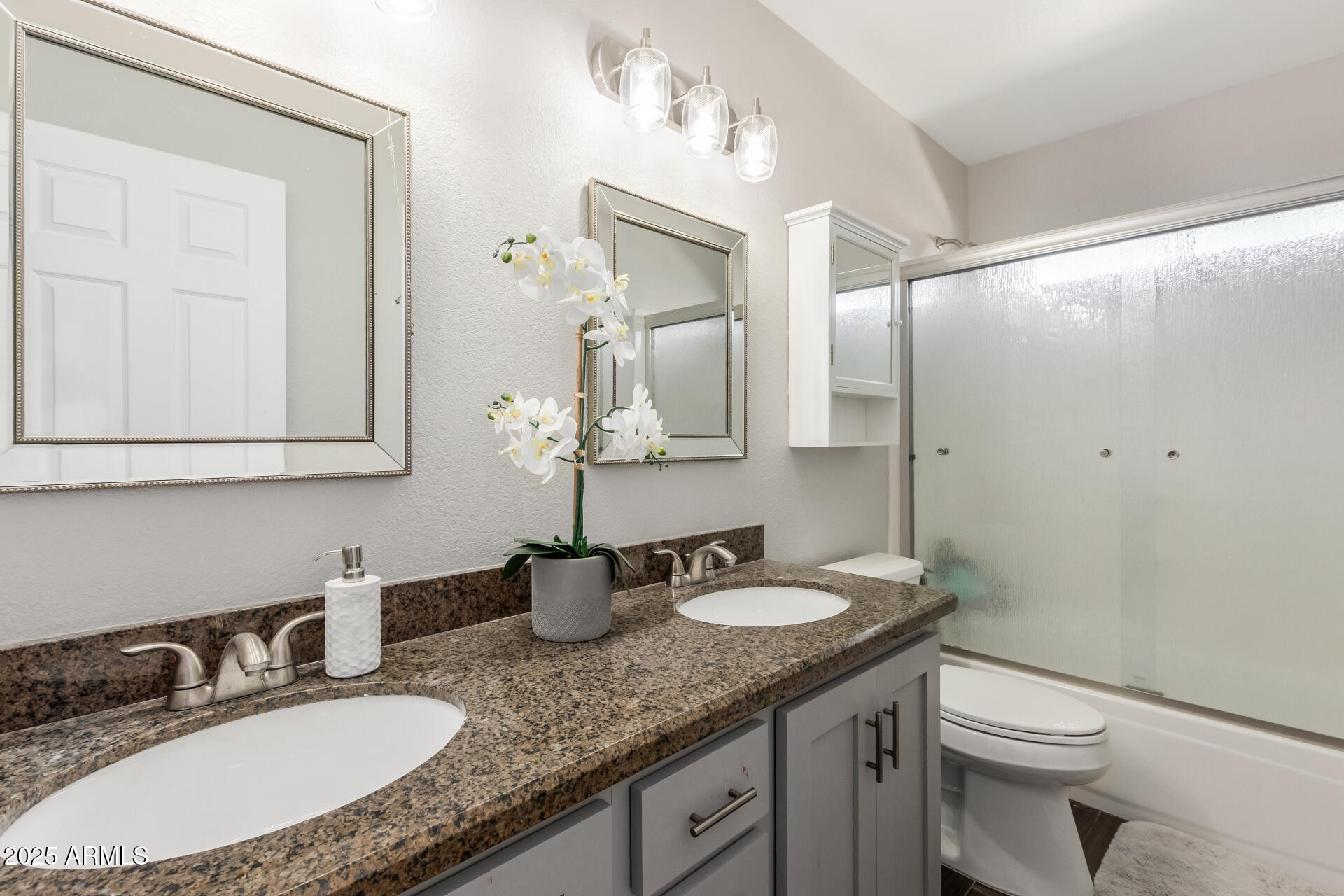 5916 E SANDRA Terrace