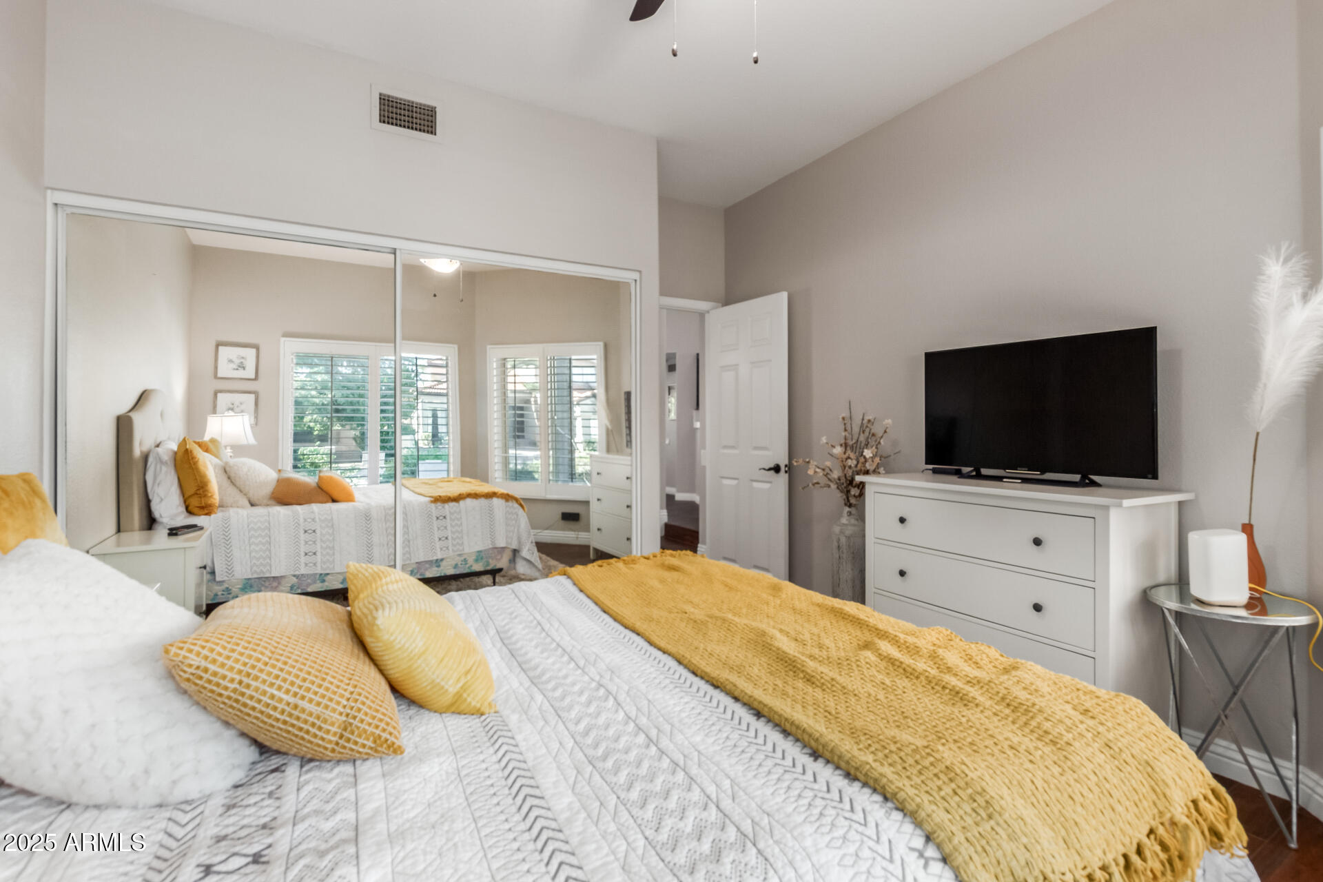 5916 E SANDRA Terrace