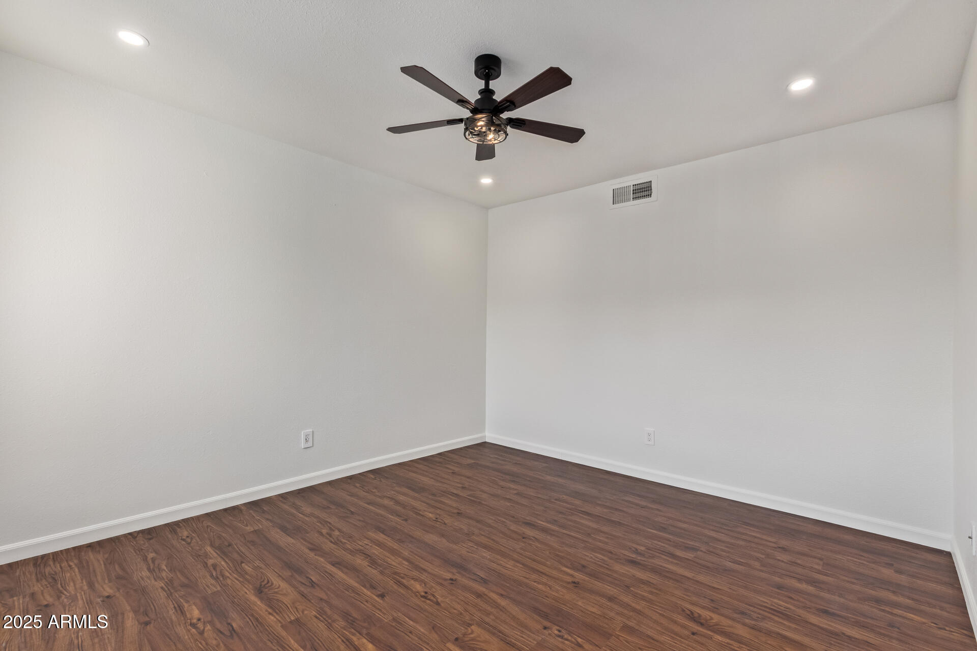 3511 E BASELINE Road 1140