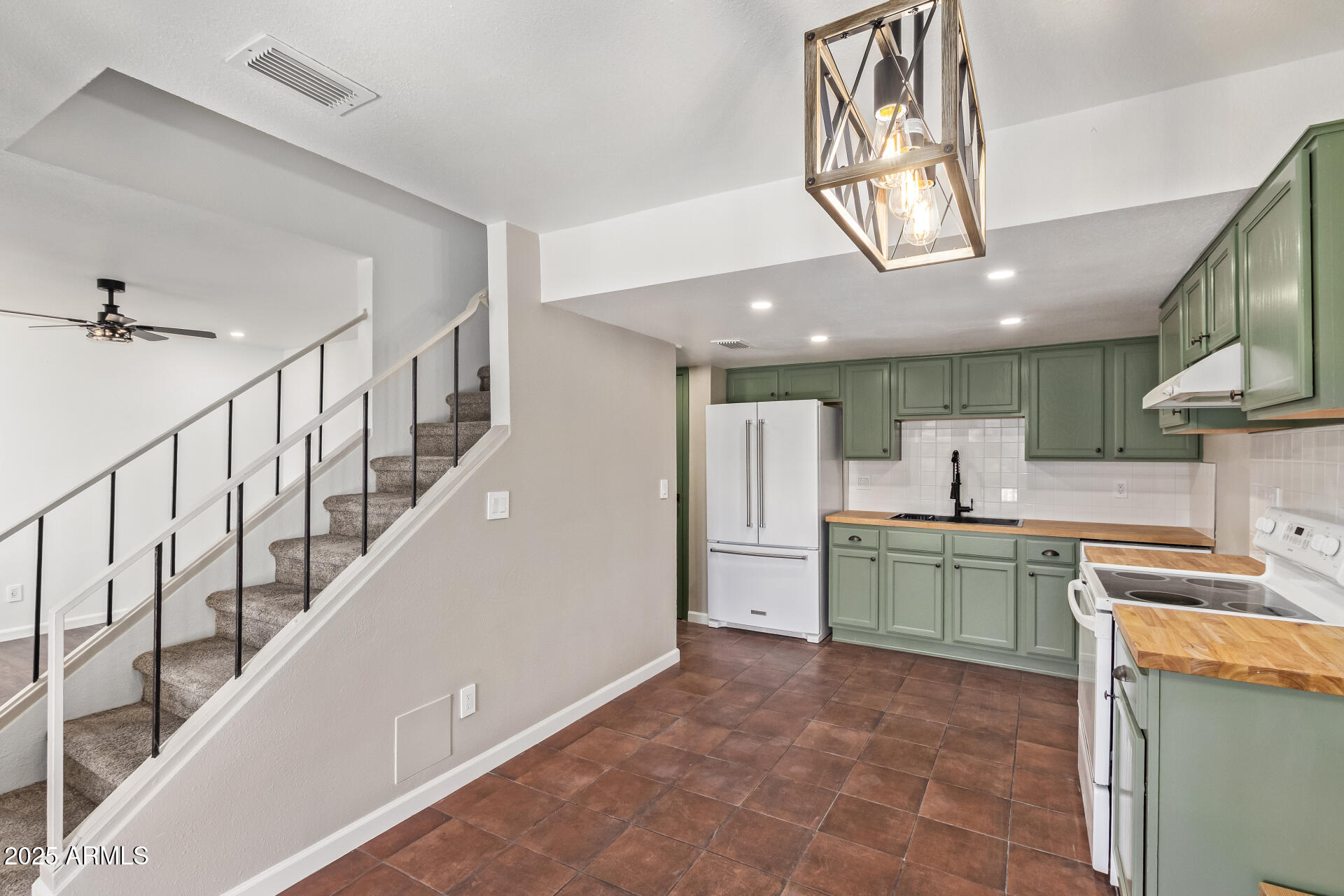 3511 E BASELINE Road 1140