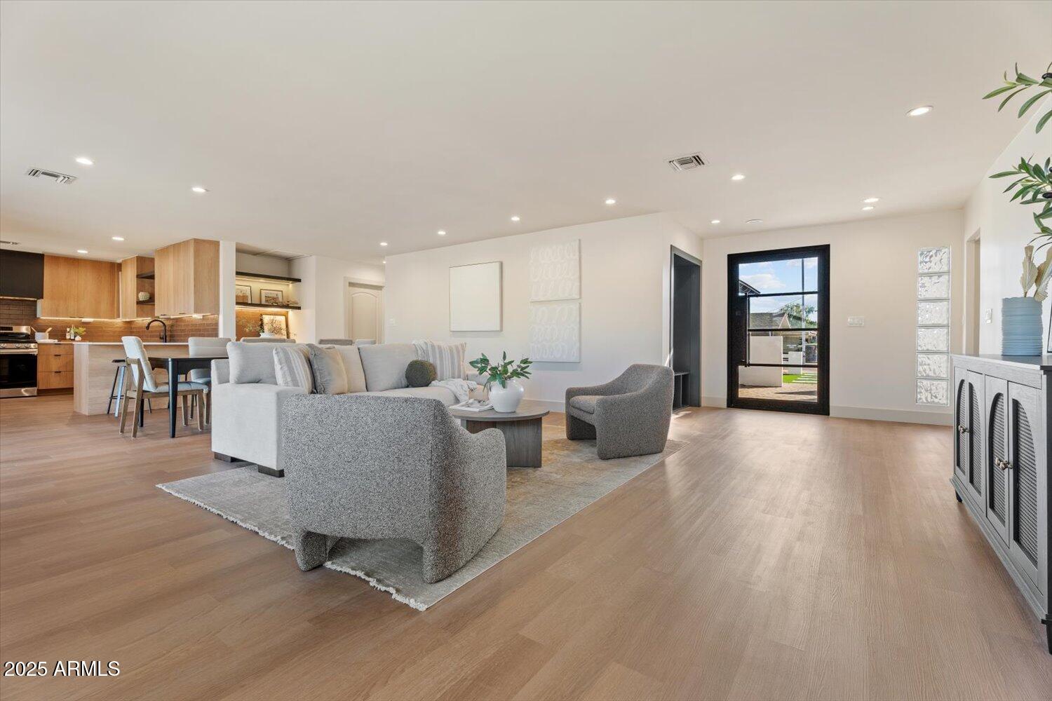 8408 E RANCHO VISTA Drive