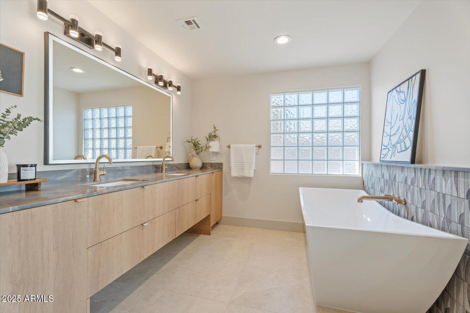 8408 E RANCHO VISTA Drive