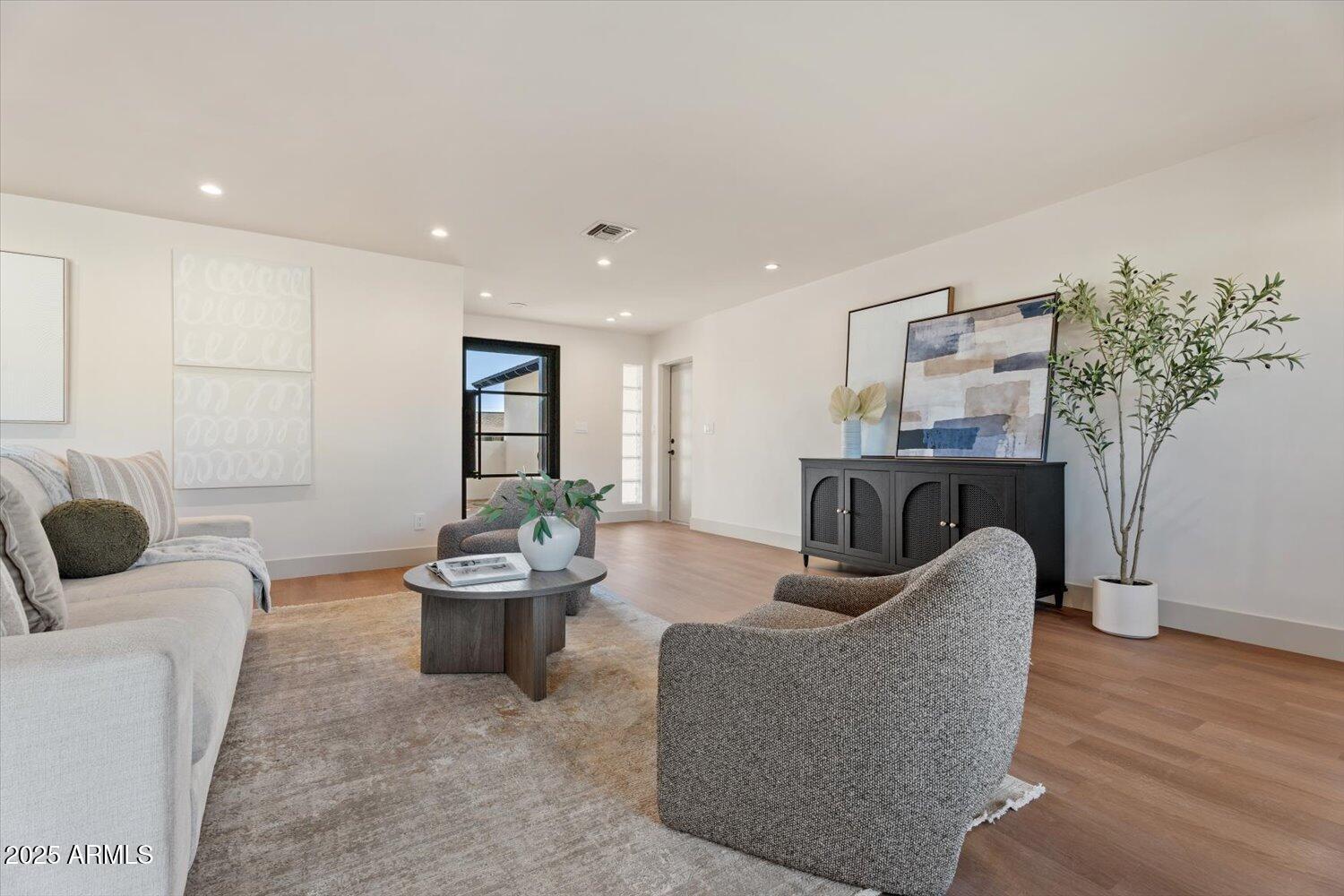 8408 E RANCHO VISTA Drive