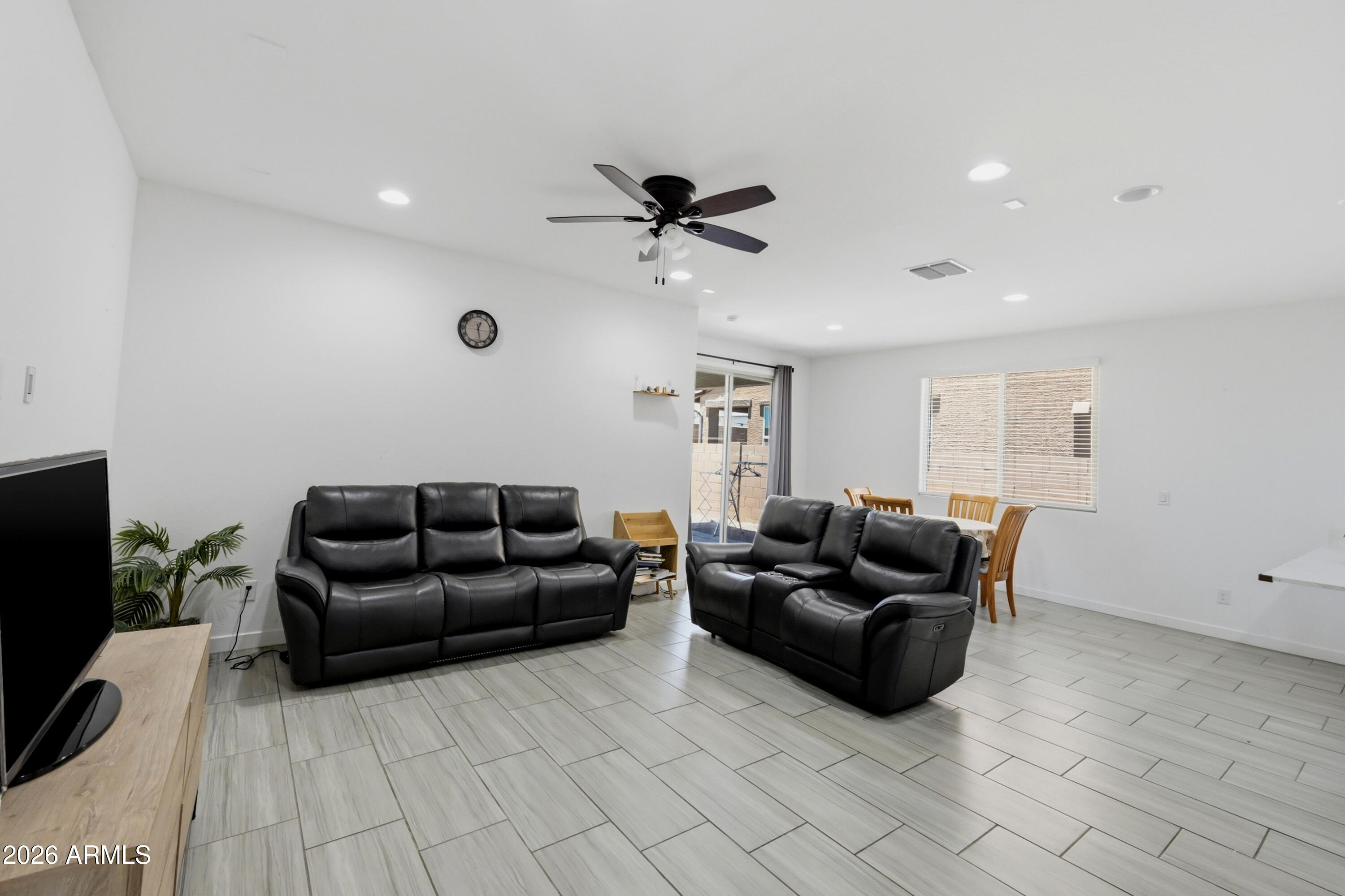 5804 N 90TH Drive