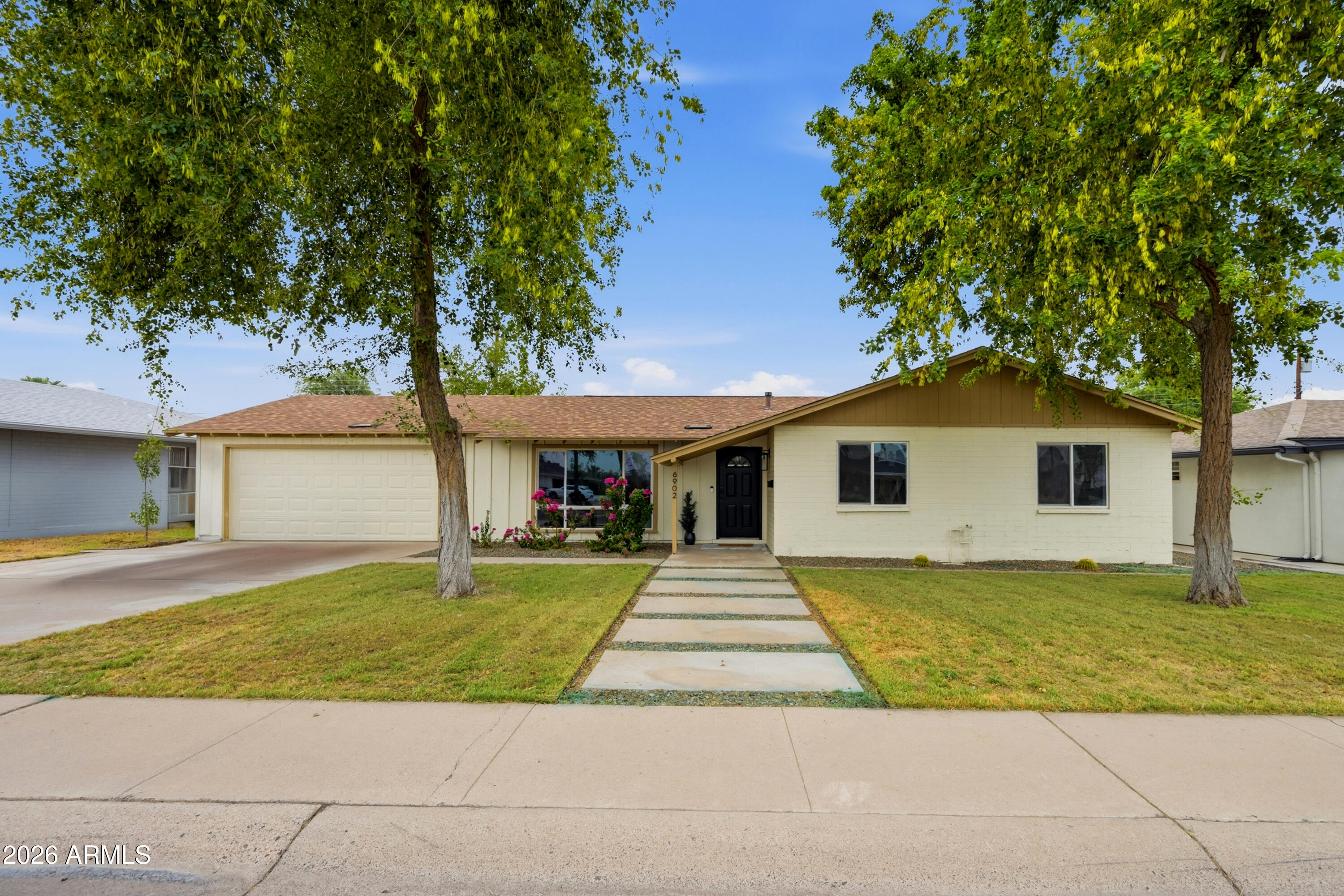 6902 E PALM Lane
