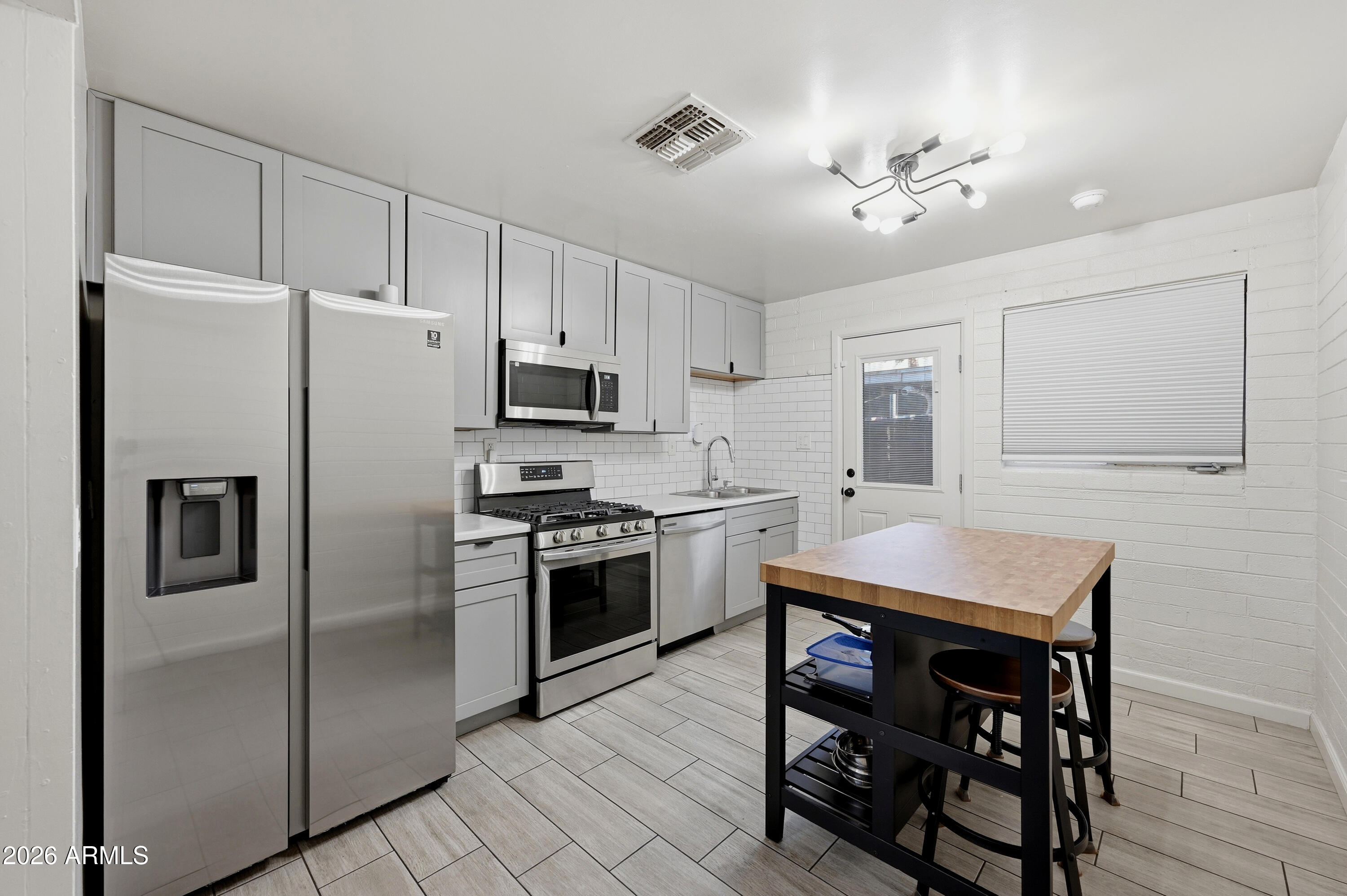 1033 N 25TH Street