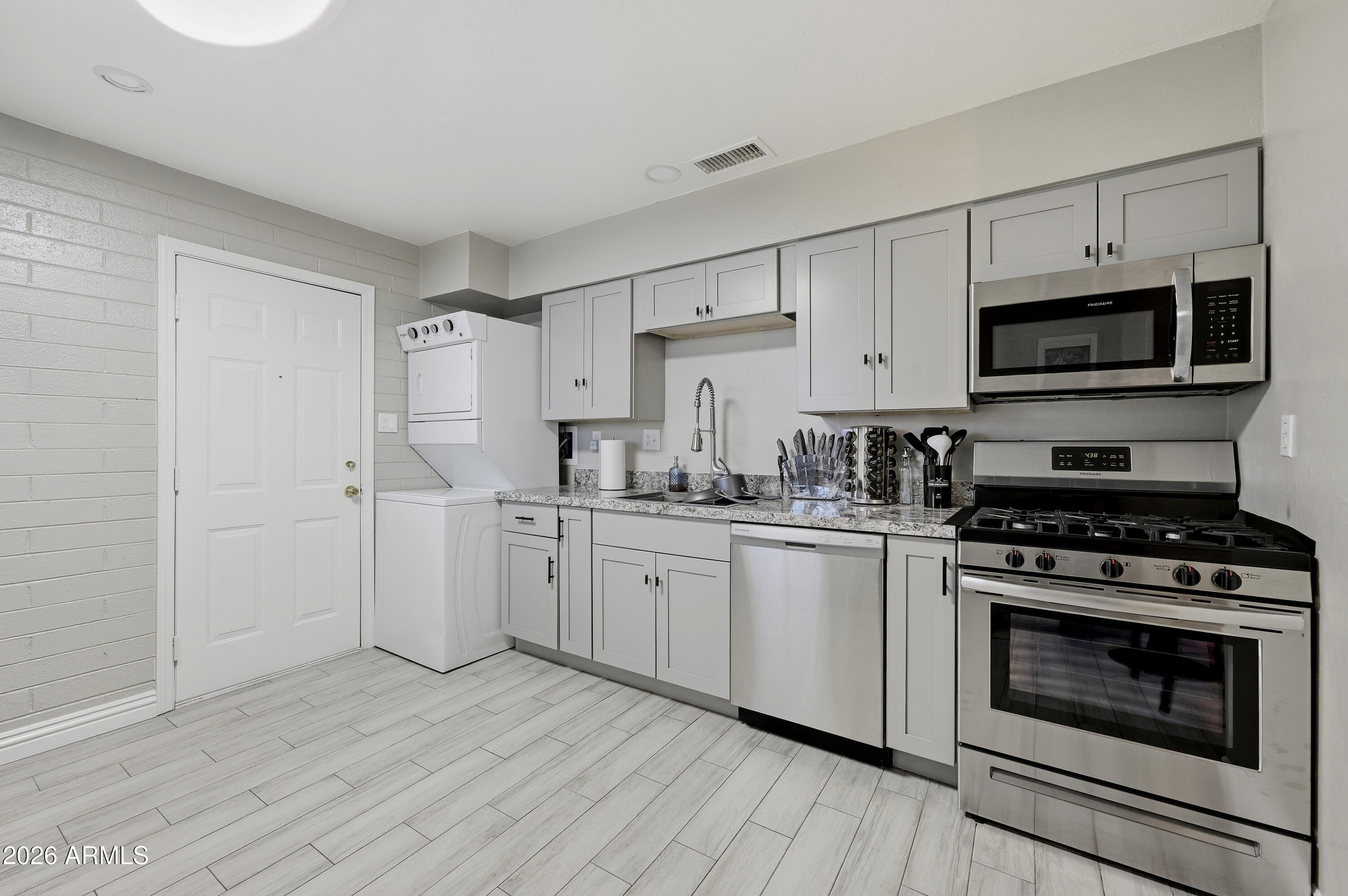1033 N 25TH Street