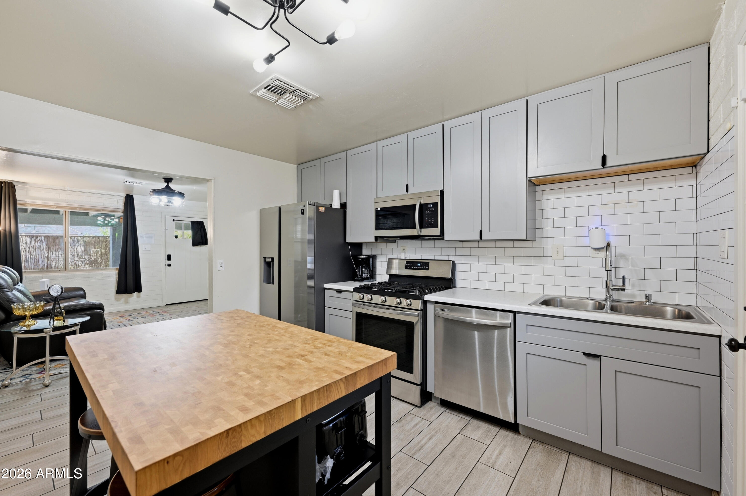 1033 N 25TH Street
