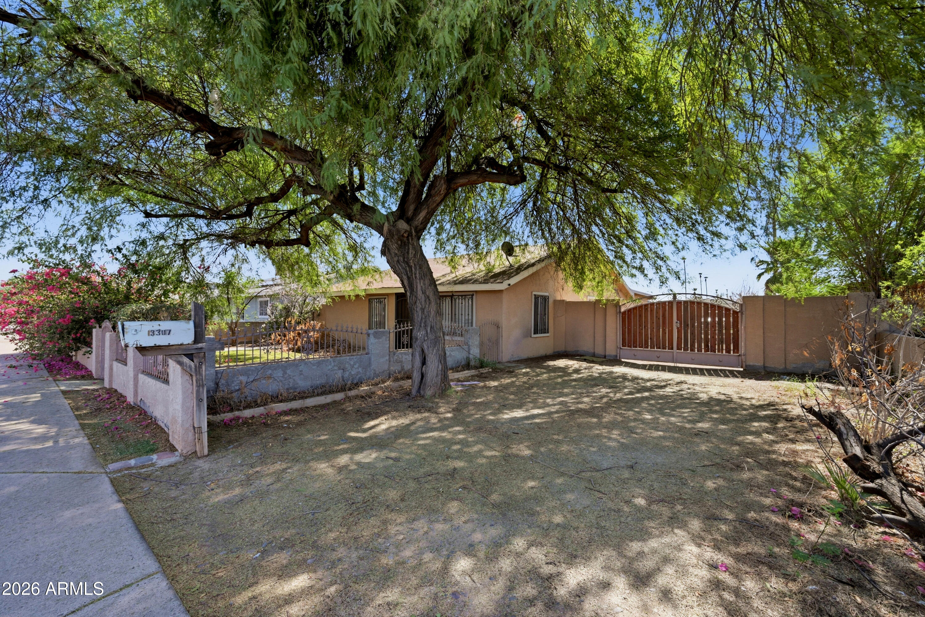 3307 W PALM Lane