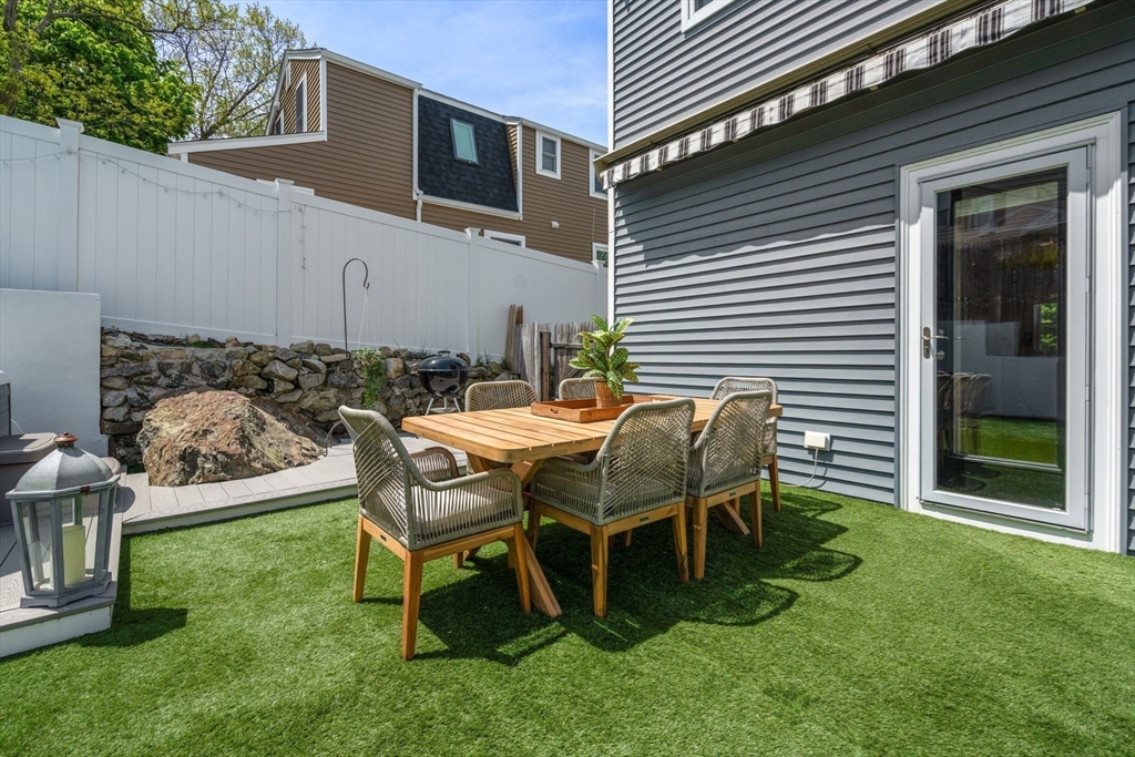 38 Hibbert St