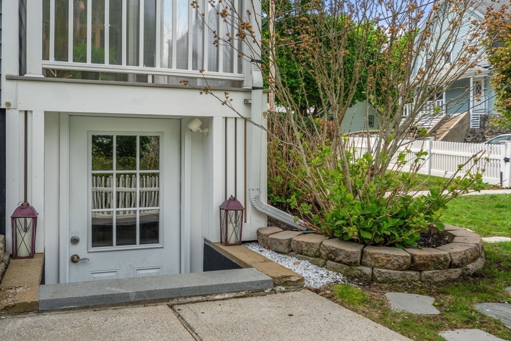 38 Hibbert St