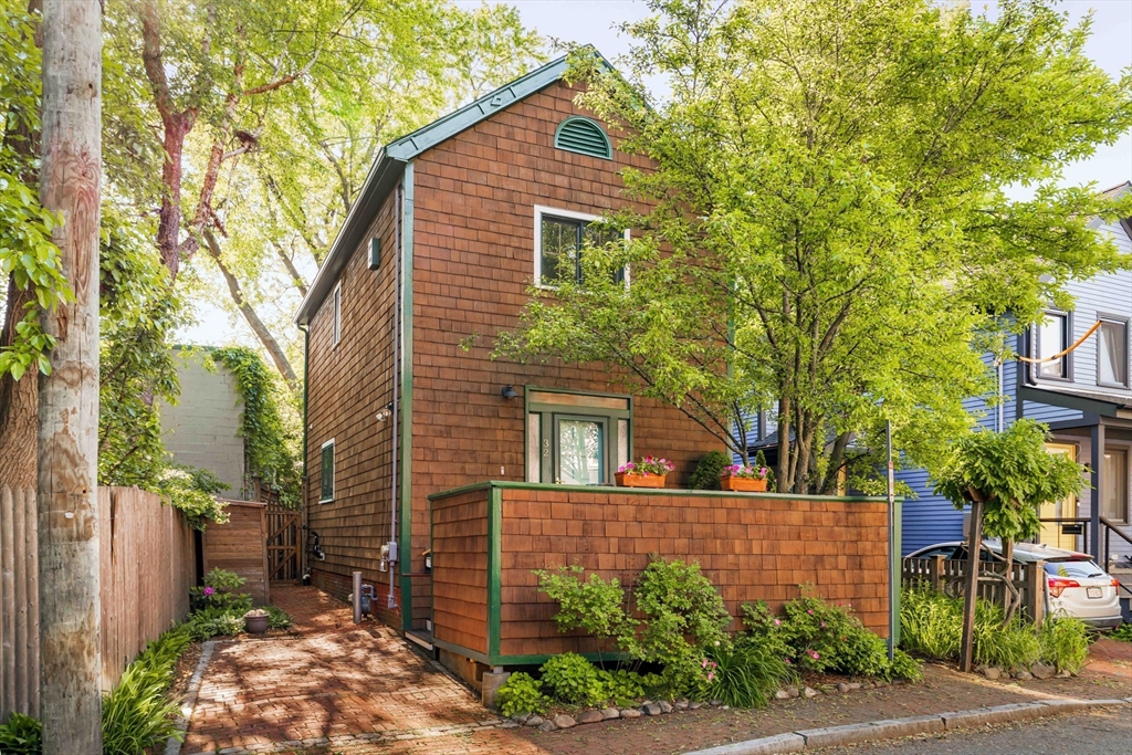 32 Bellis Circle