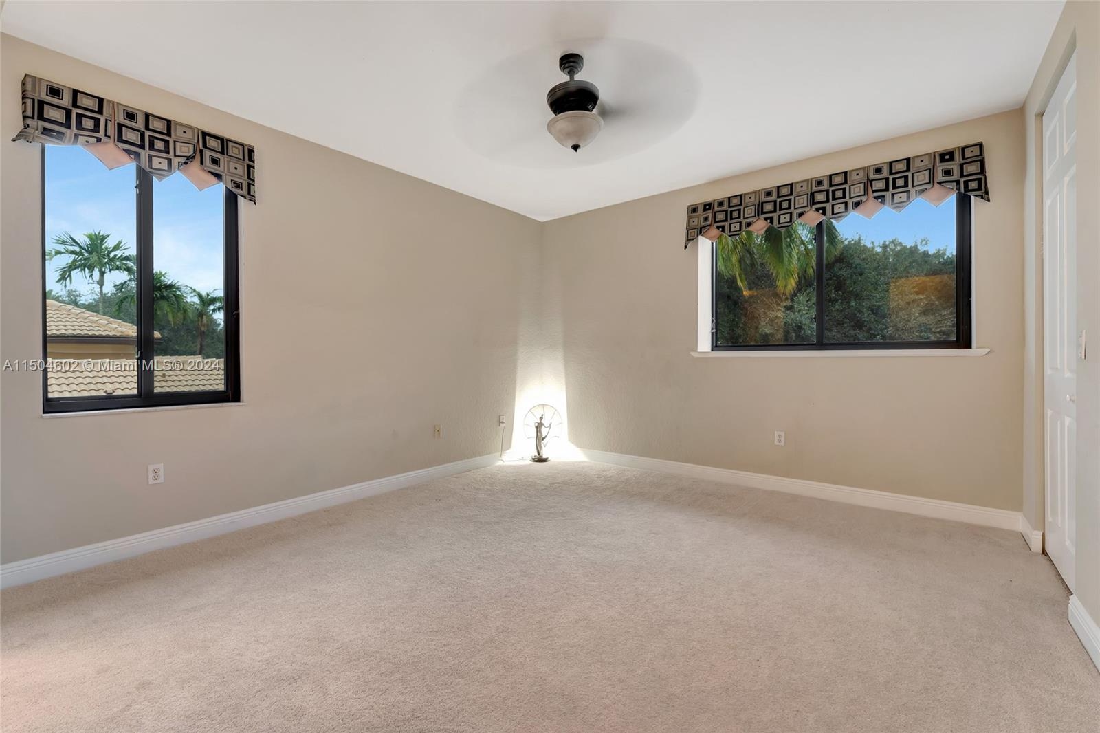 10123 S Lake Vista Cir