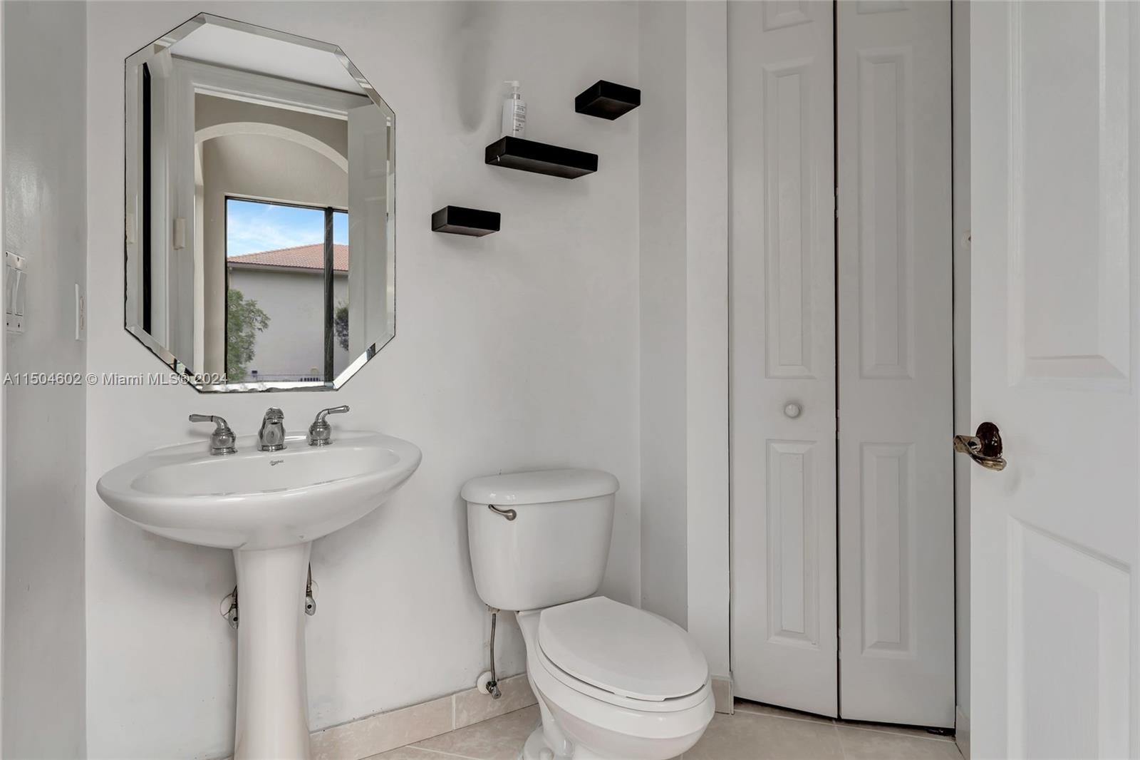10123 S Lake Vista Cir
