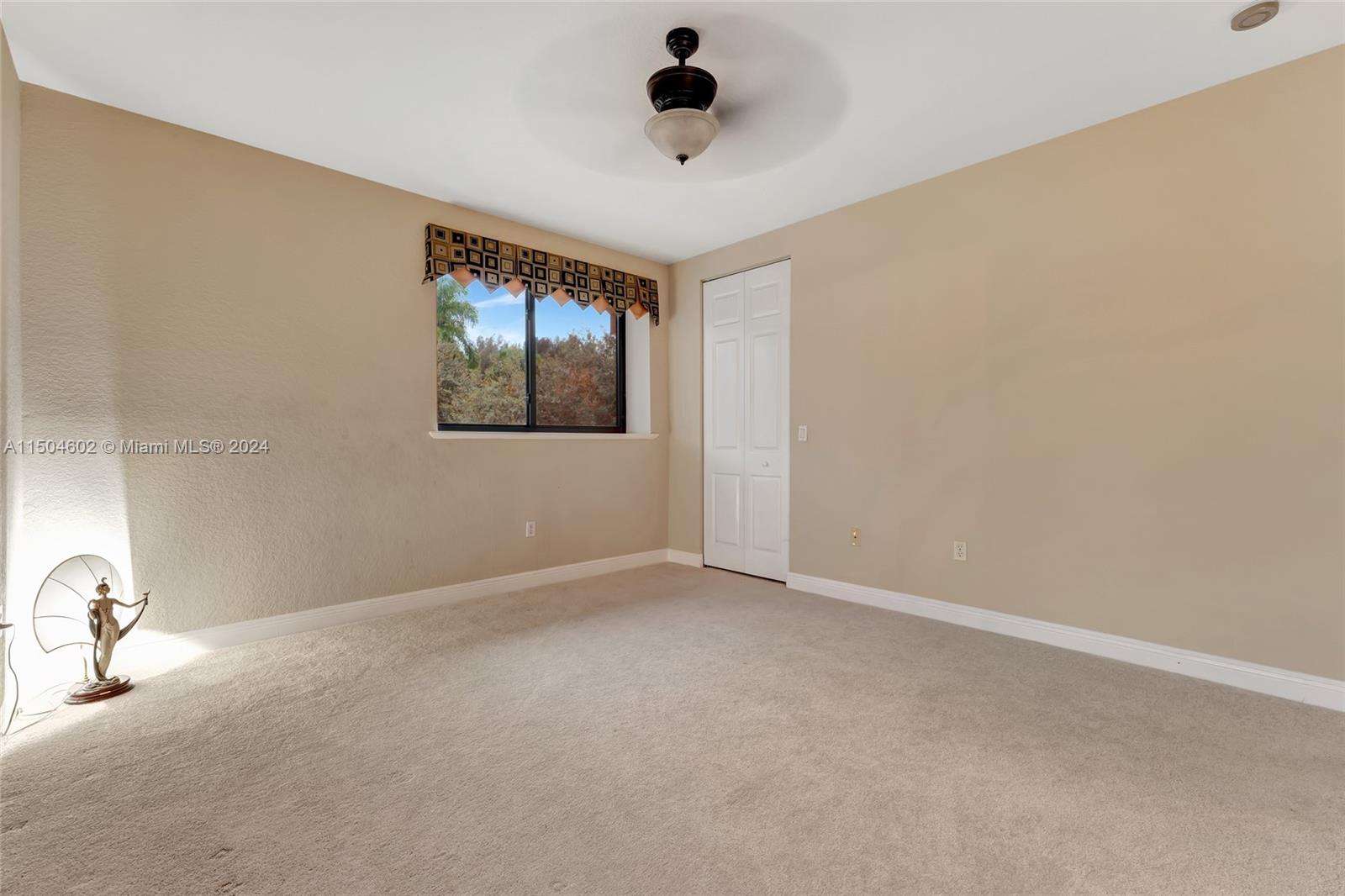 10123 S Lake Vista Cir