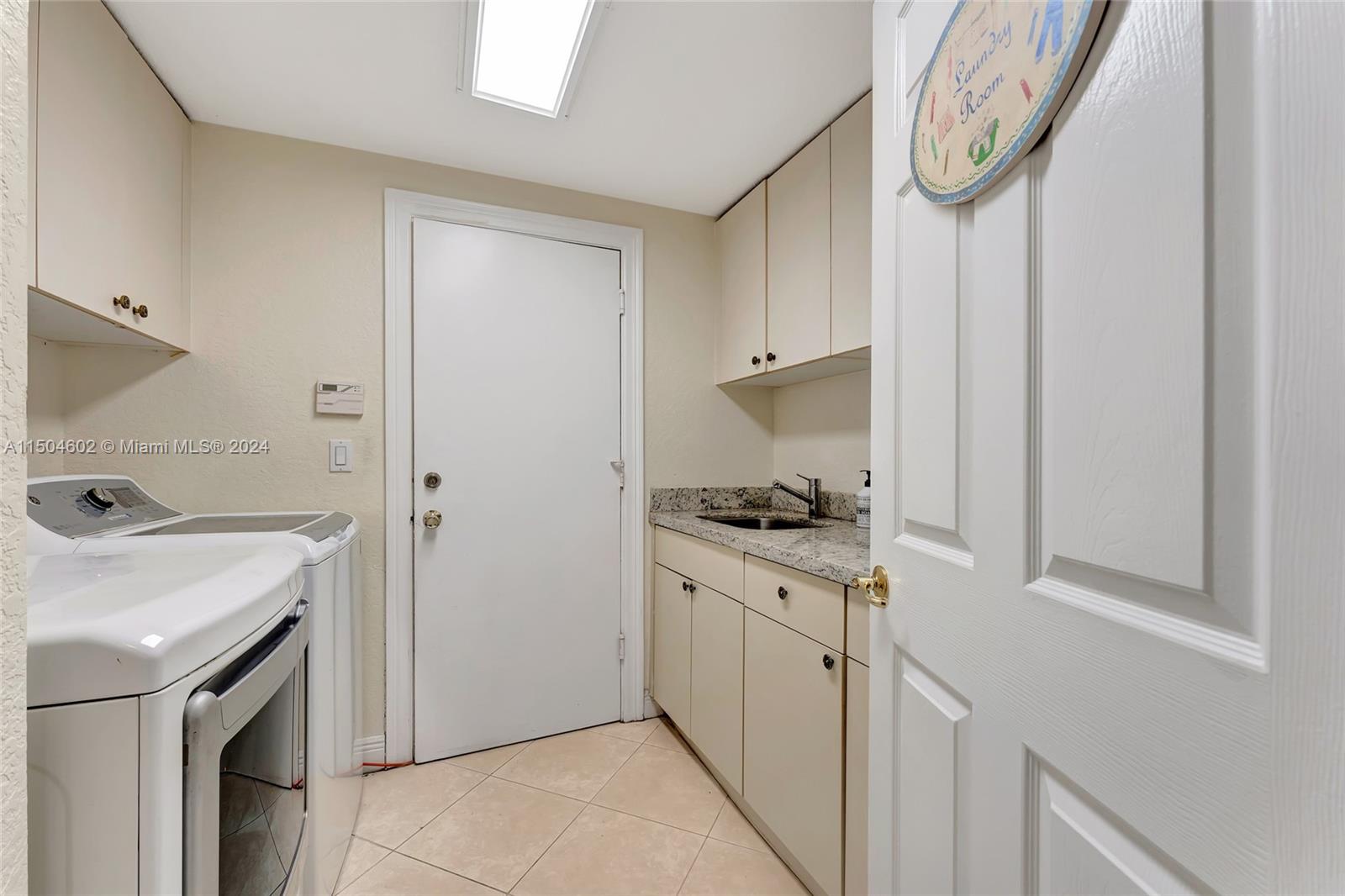 10123 S Lake Vista Cir