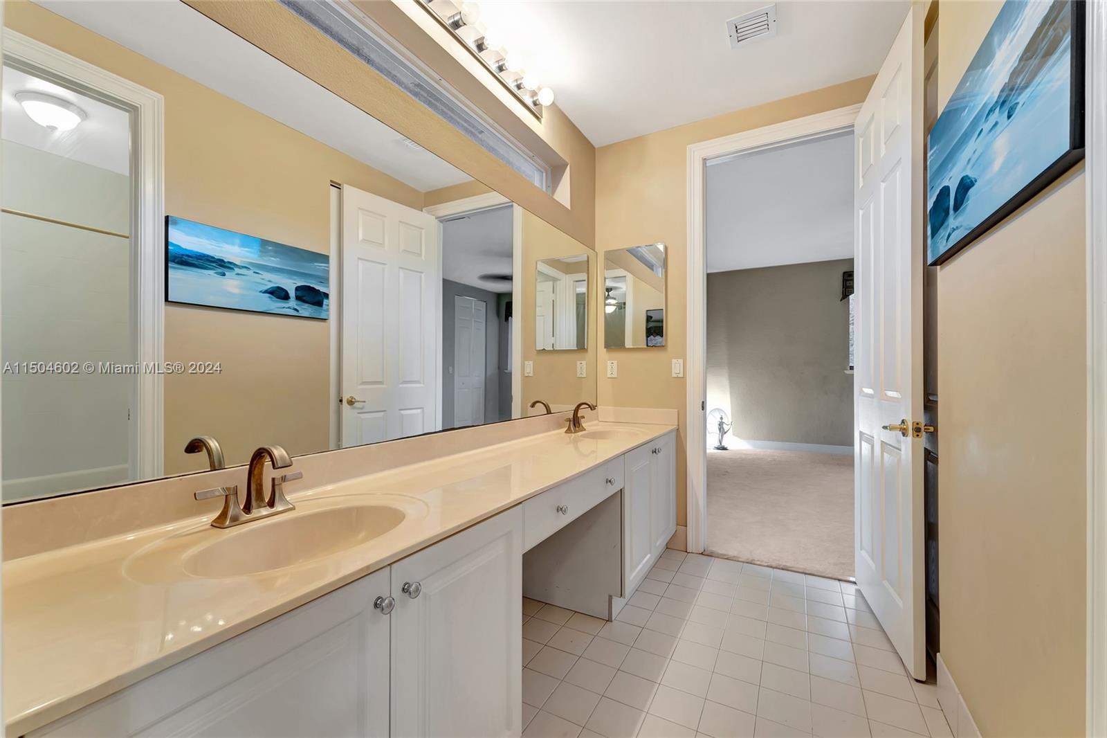10123 S Lake Vista Cir