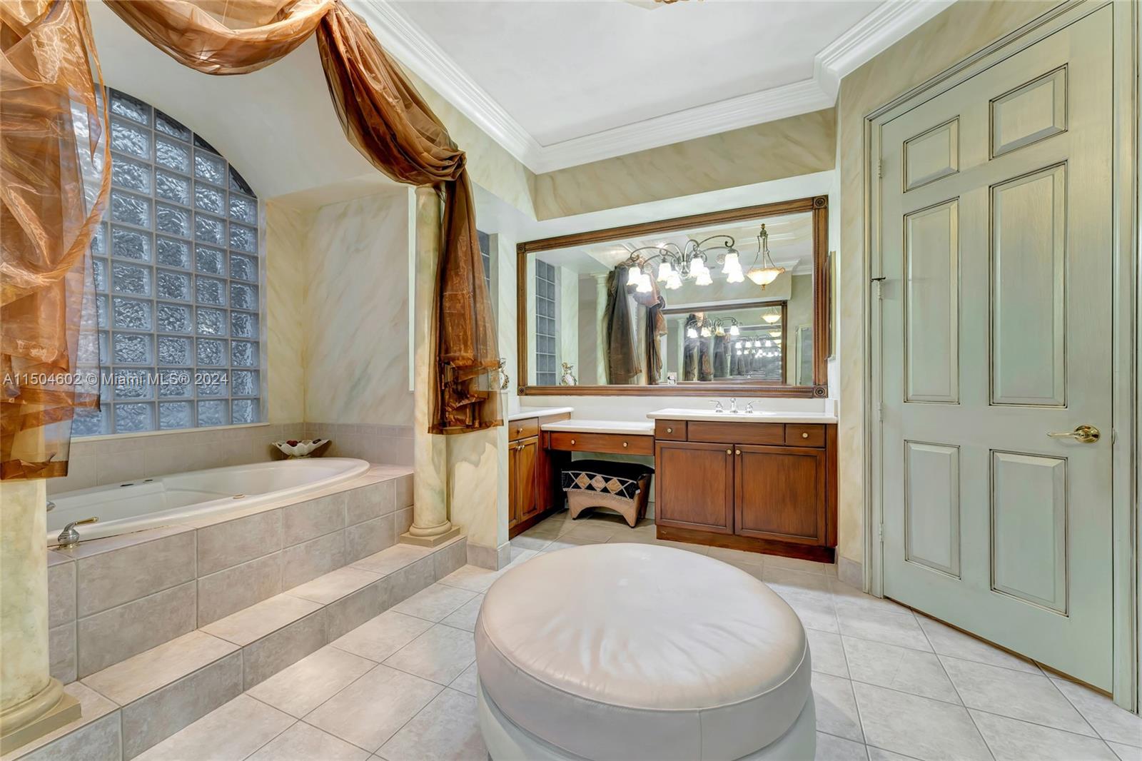 10123 S Lake Vista Cir