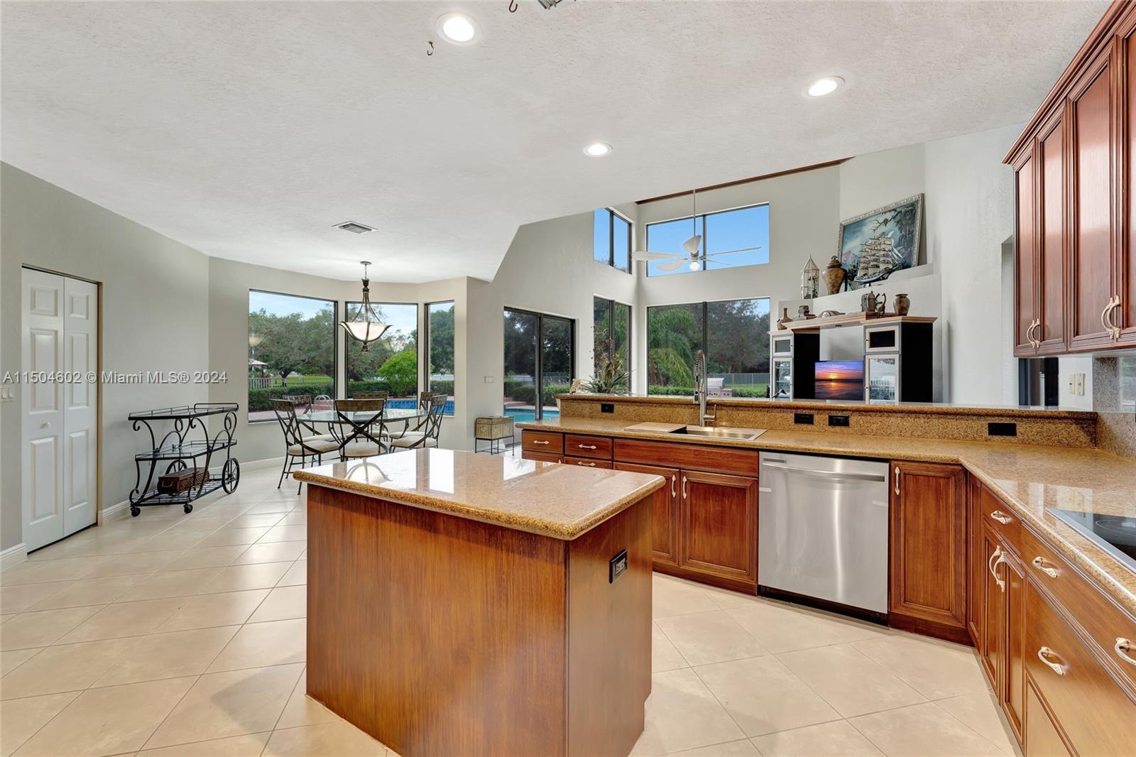 10123 S Lake Vista Cir