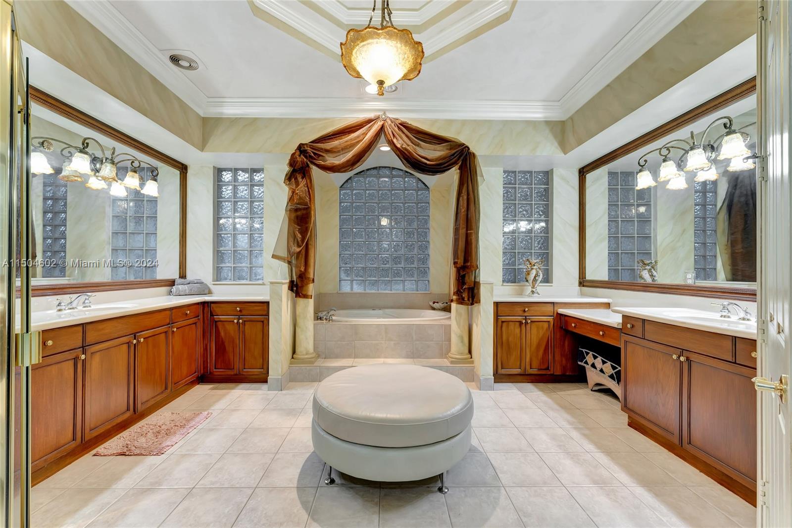 10123 S Lake Vista Cir