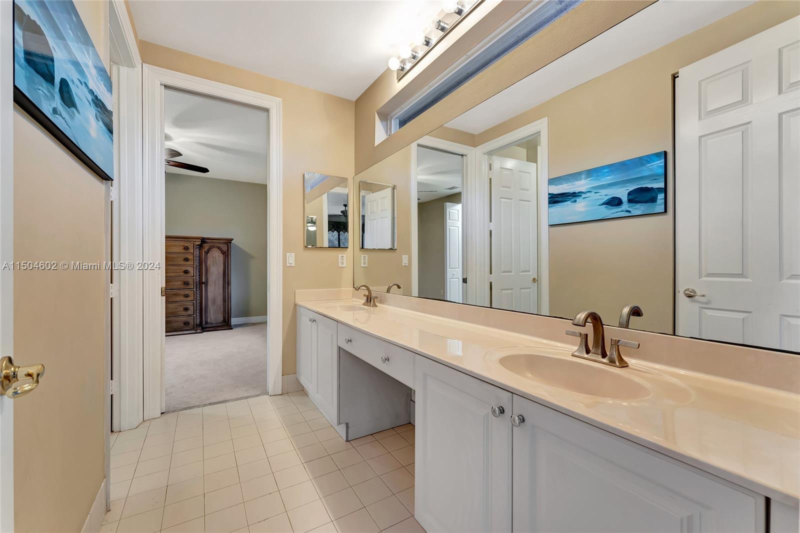 10123 S Lake Vista Cir
