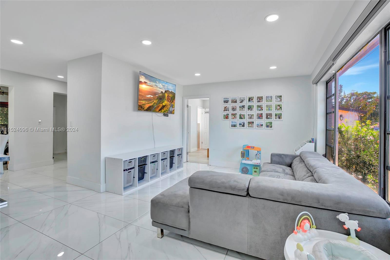 2331 Kingston Dr