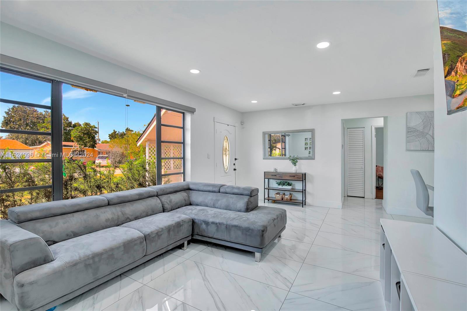 2331 Kingston Dr