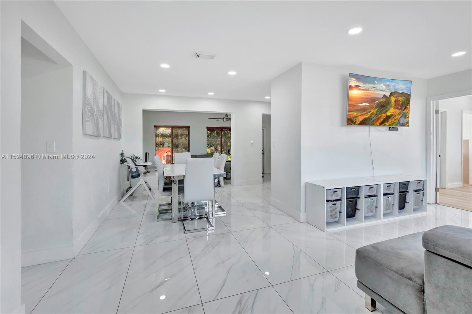 2331 Kingston Dr