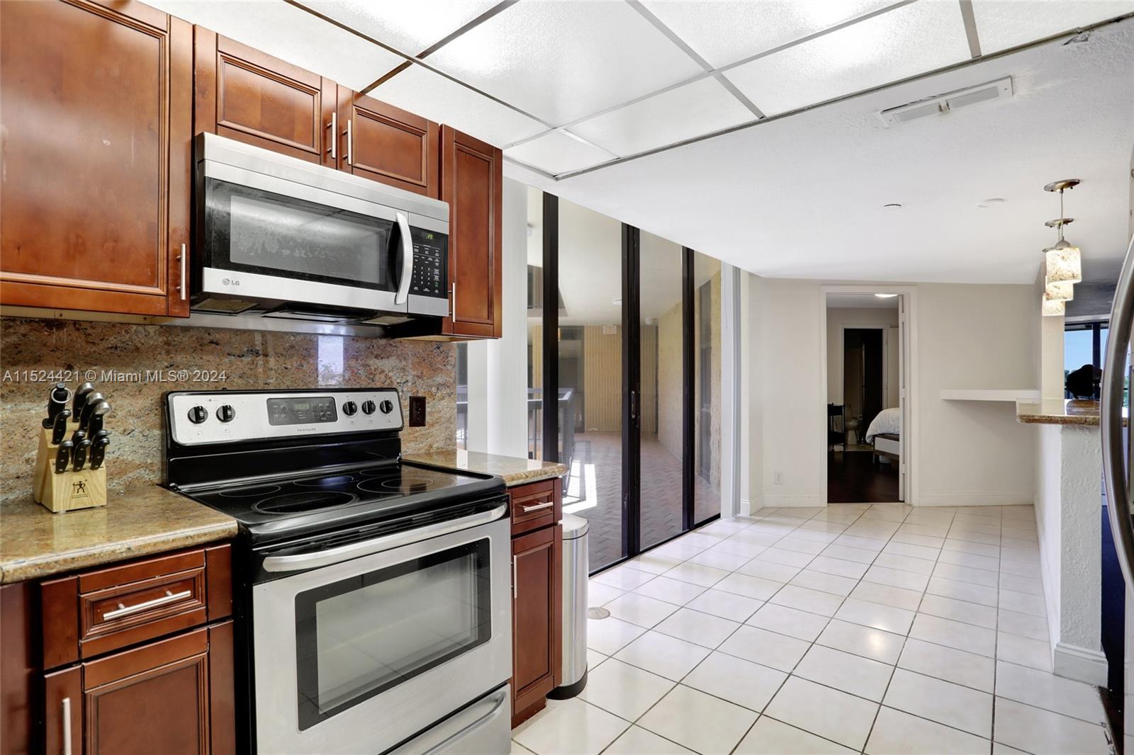 1167 Hillsboro Mile # 208