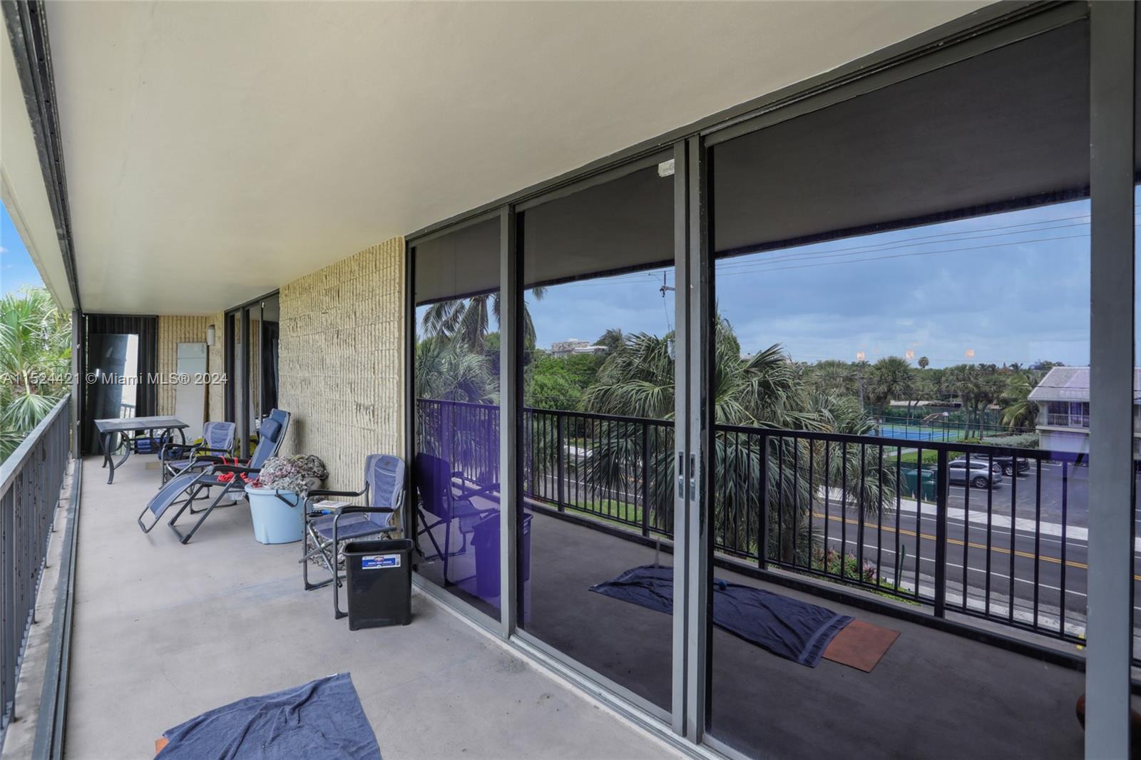 1167 Hillsboro Mile # 208