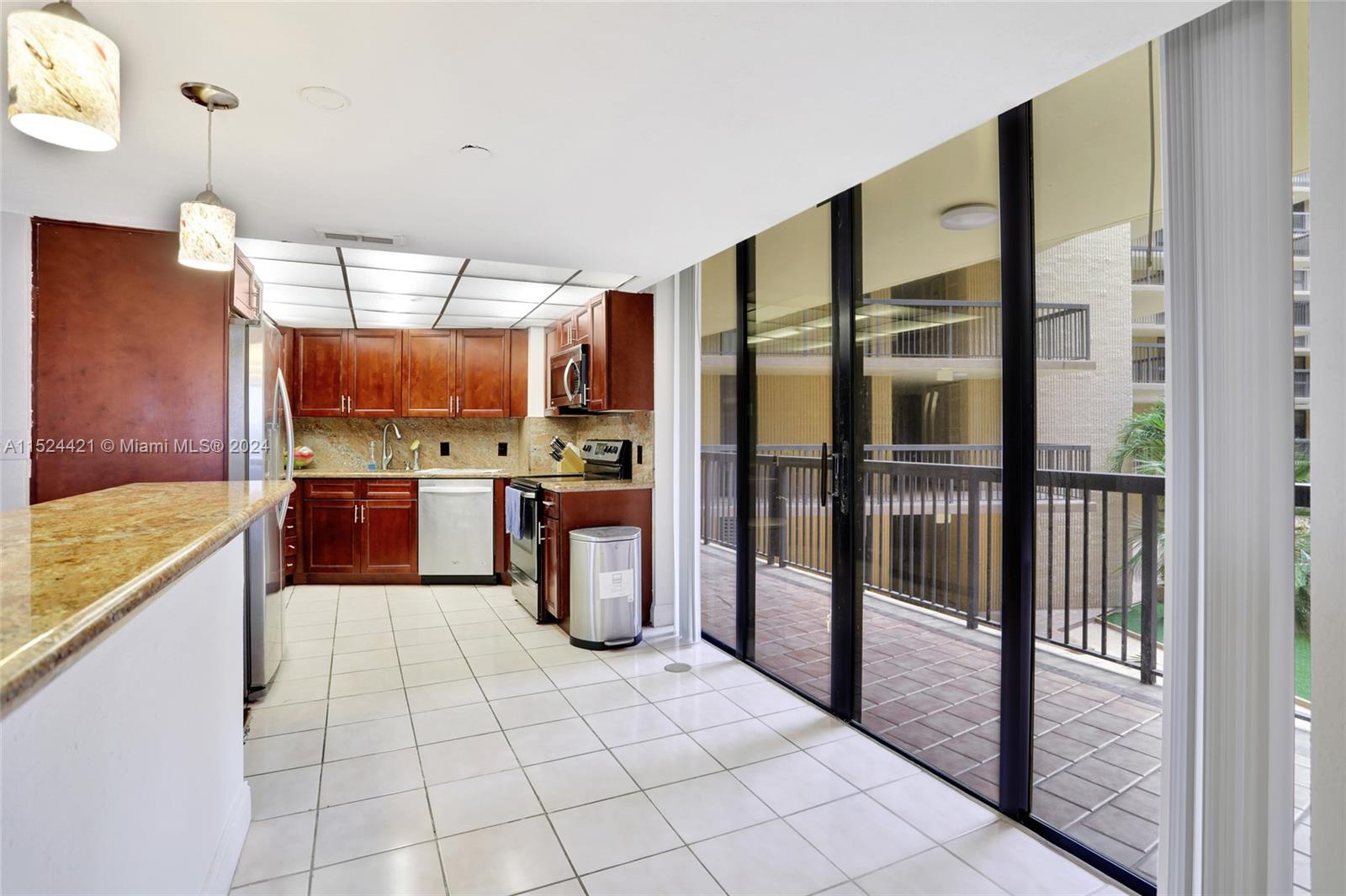 1167 Hillsboro Mile # 208