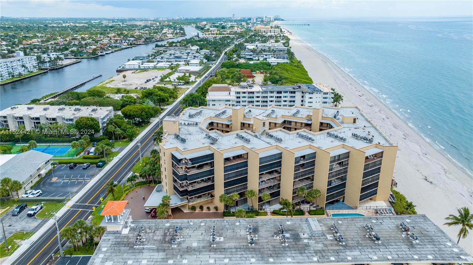 1167 Hillsboro Mile # 208