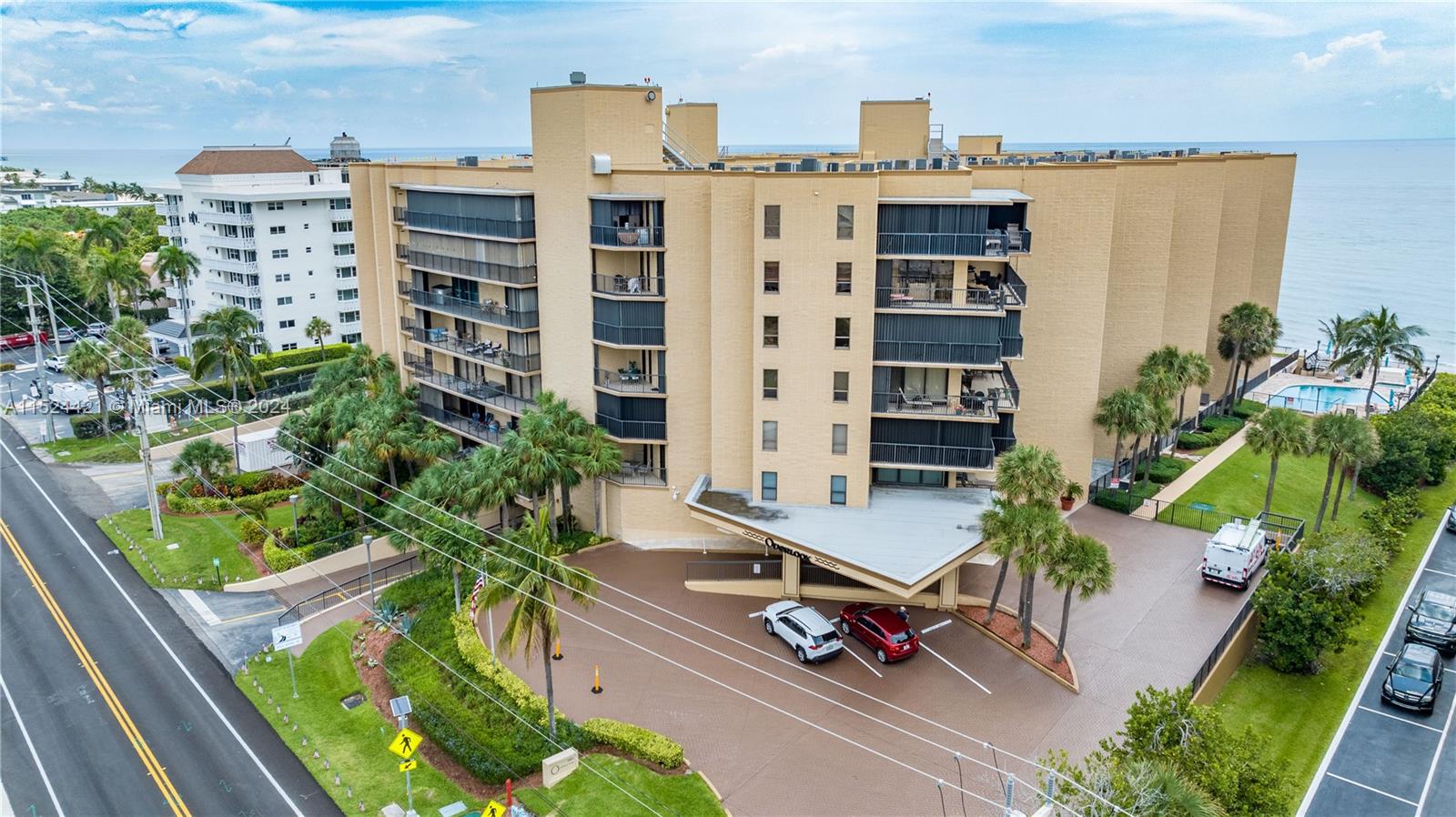 1167 Hillsboro Mile # 208