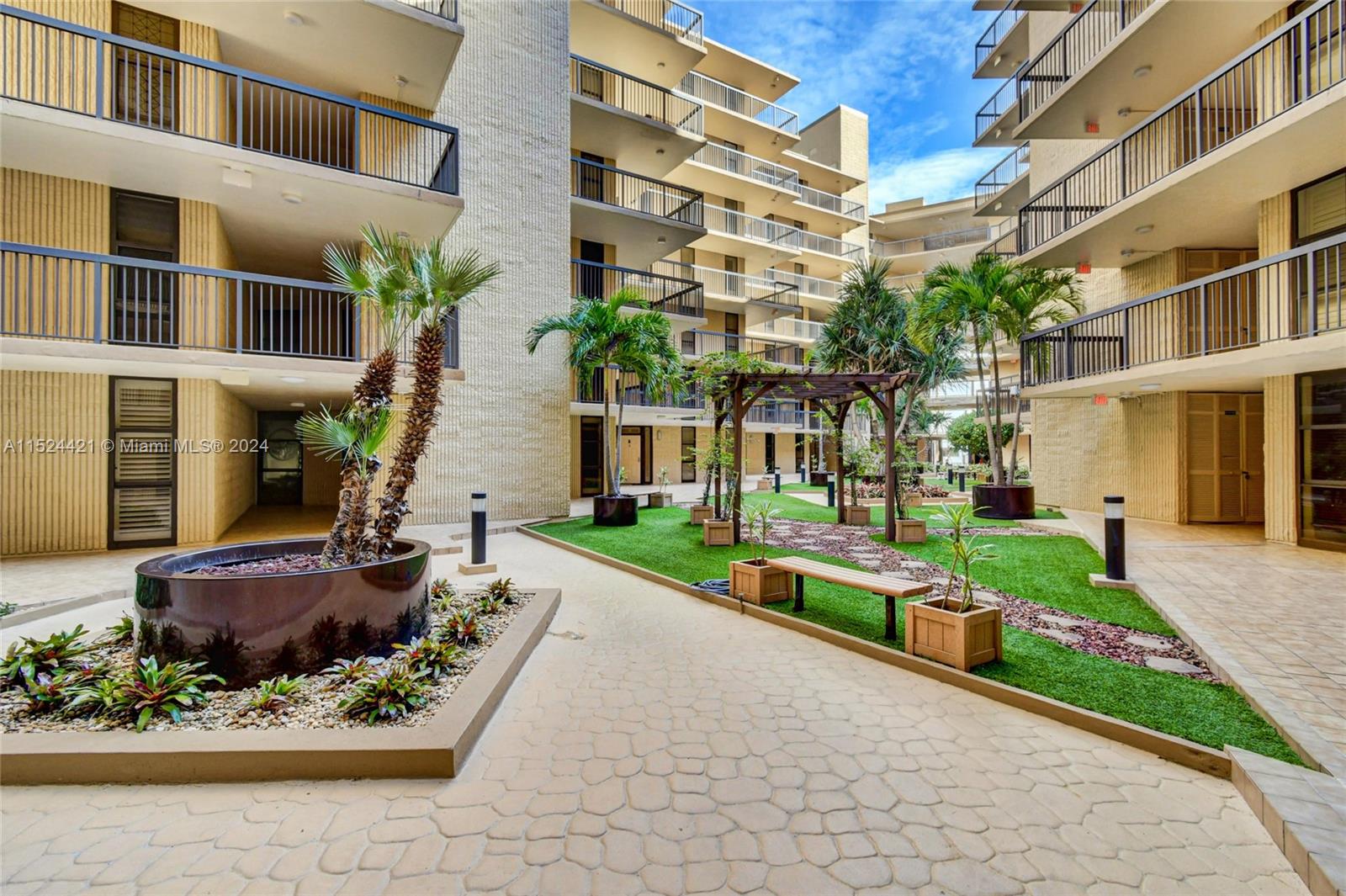 1167 Hillsboro Mile # 208