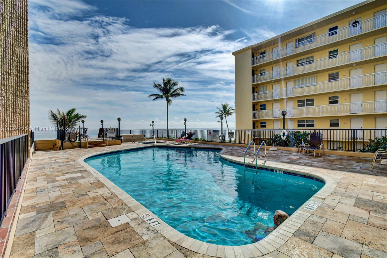 1167 Hillsboro Mile # 208