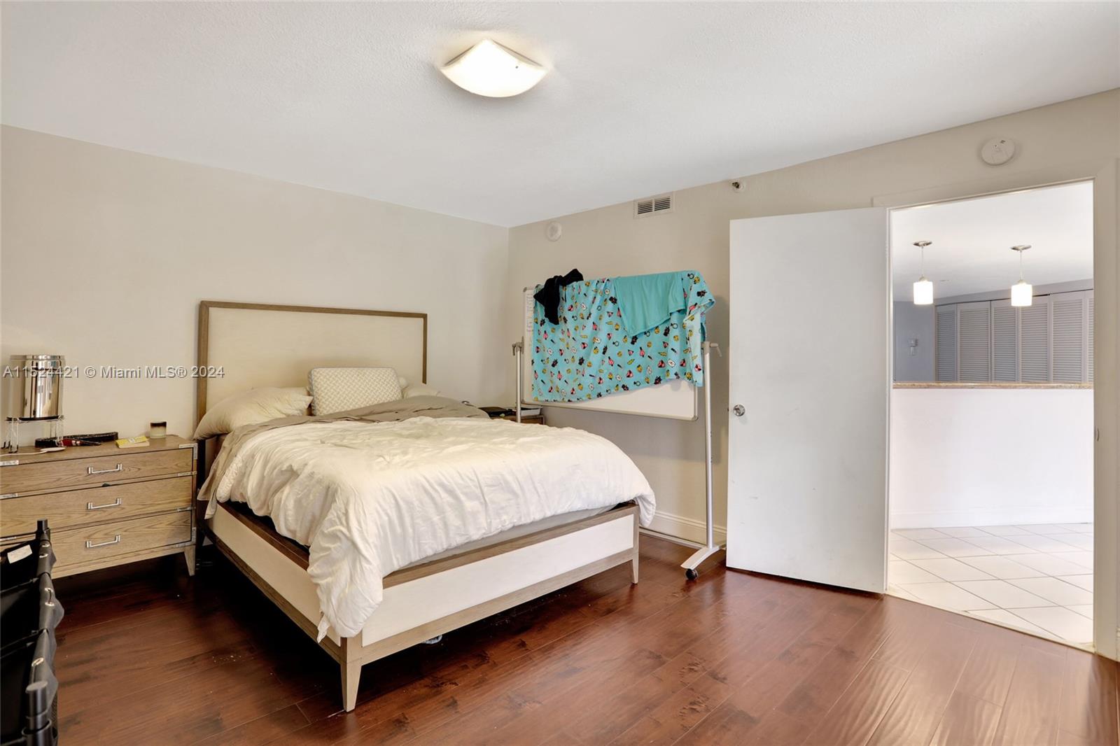 1167 Hillsboro Mile # 208