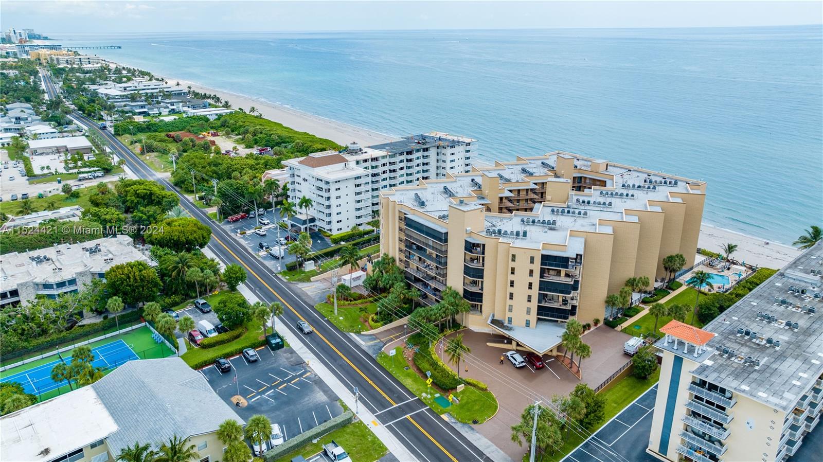 1167 Hillsboro Mile # 208