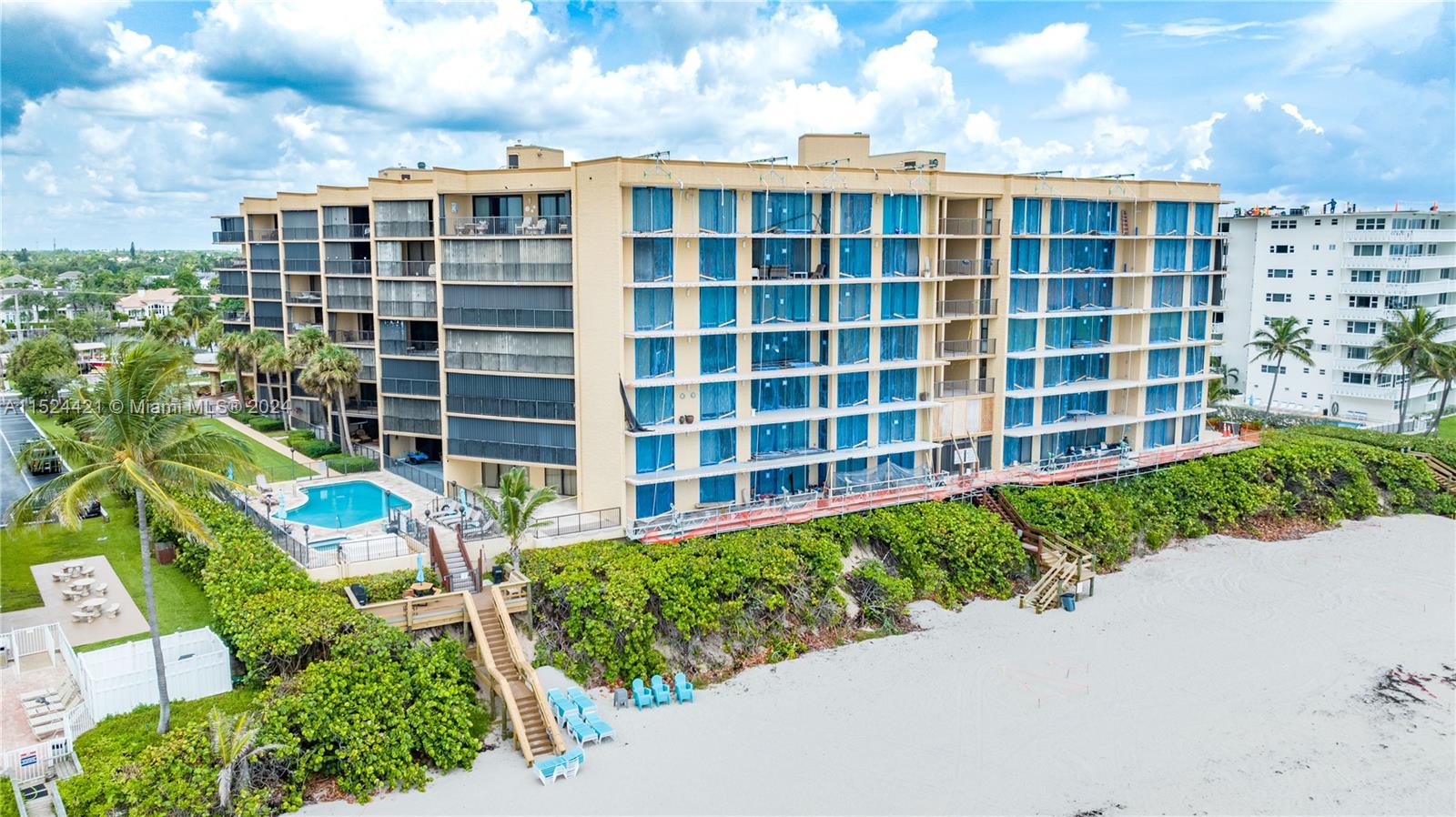 1167 Hillsboro Mile # 208