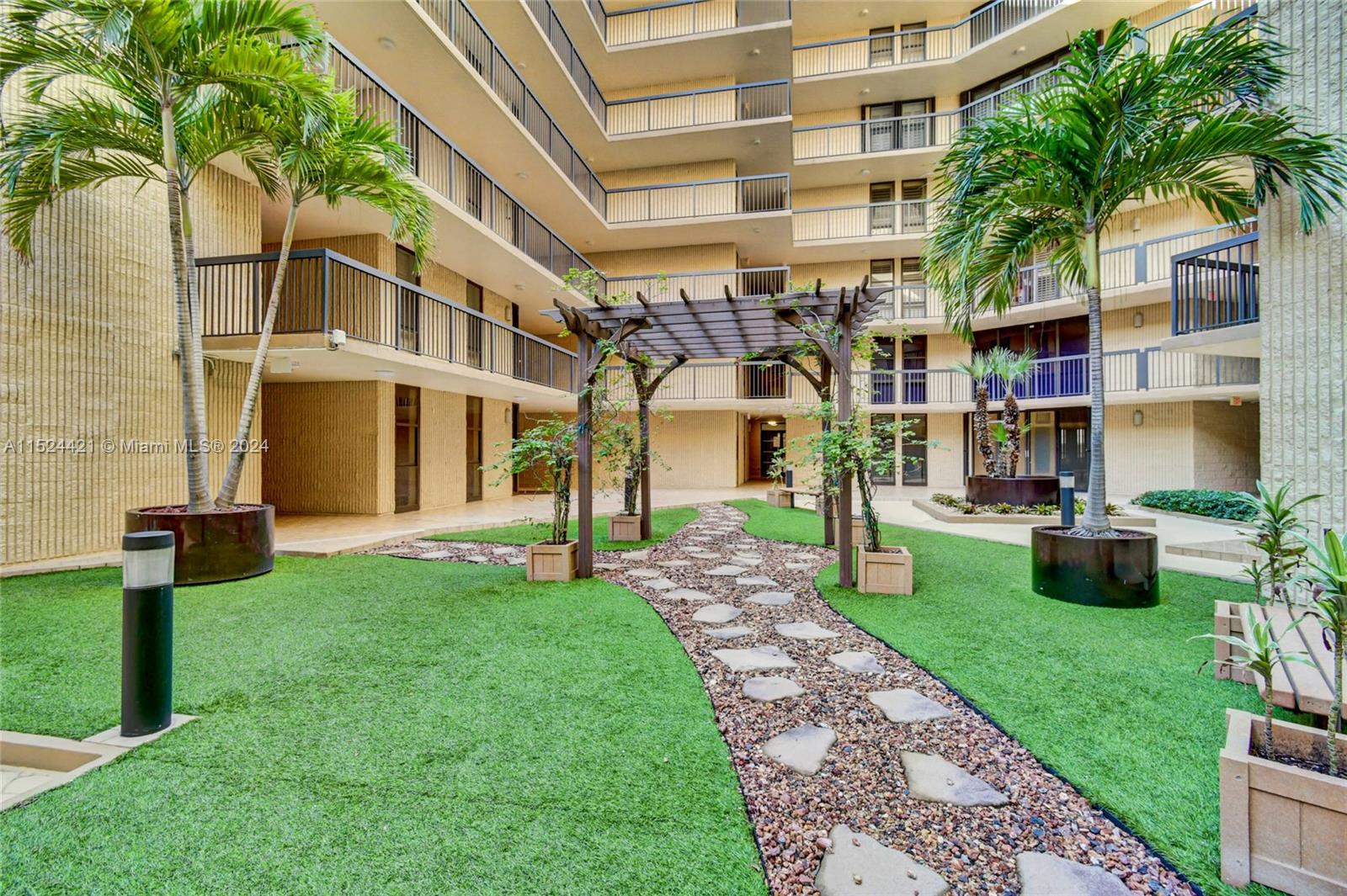 1167 Hillsboro Mile # 208