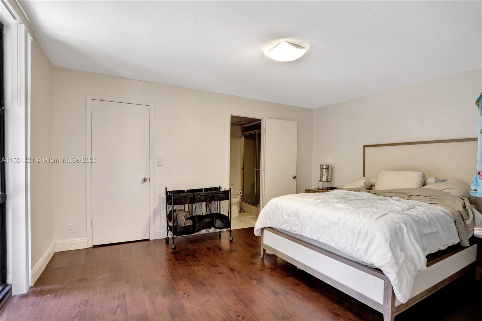 1167 Hillsboro Mile # 208