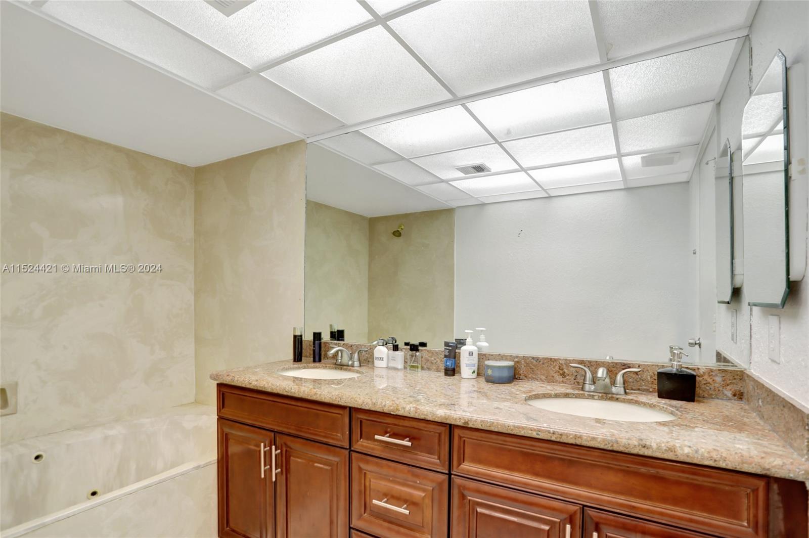 1167 Hillsboro Mile # 208