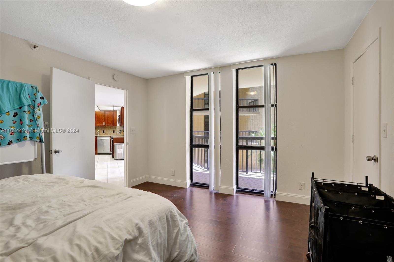 1167 Hillsboro Mile # 208