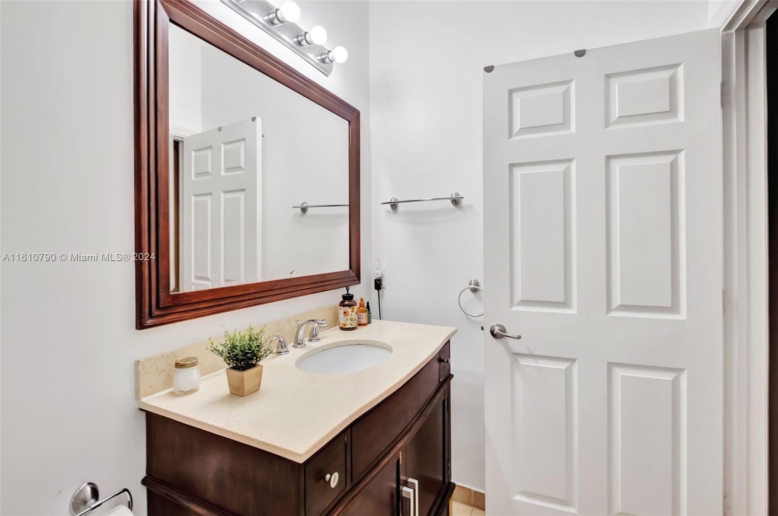 10702 NW 77th St # 10702