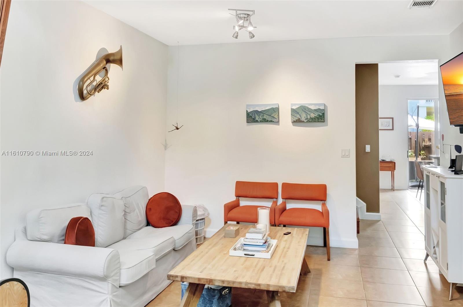 10702 NW 77th St # 10702