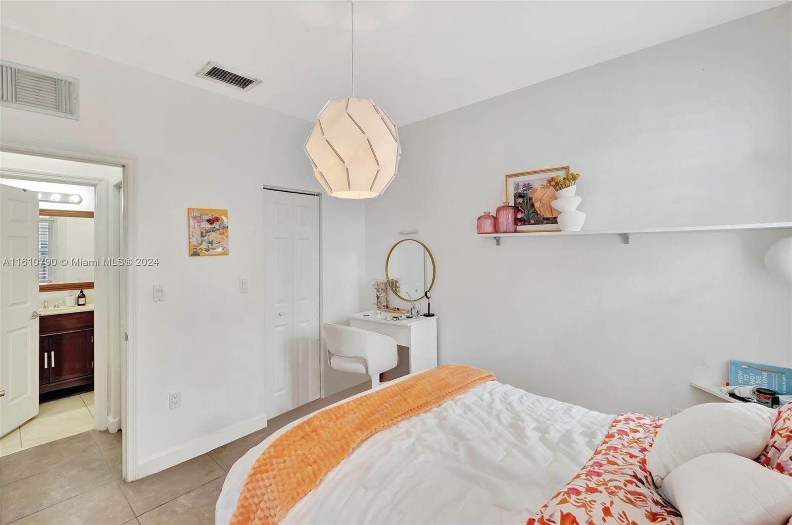 10702 NW 77th St # 10702