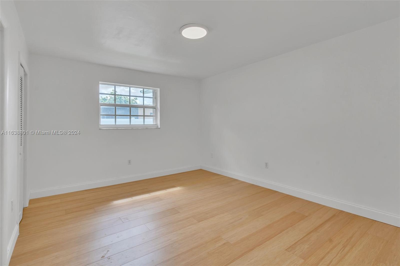 155 SW 39th Ct